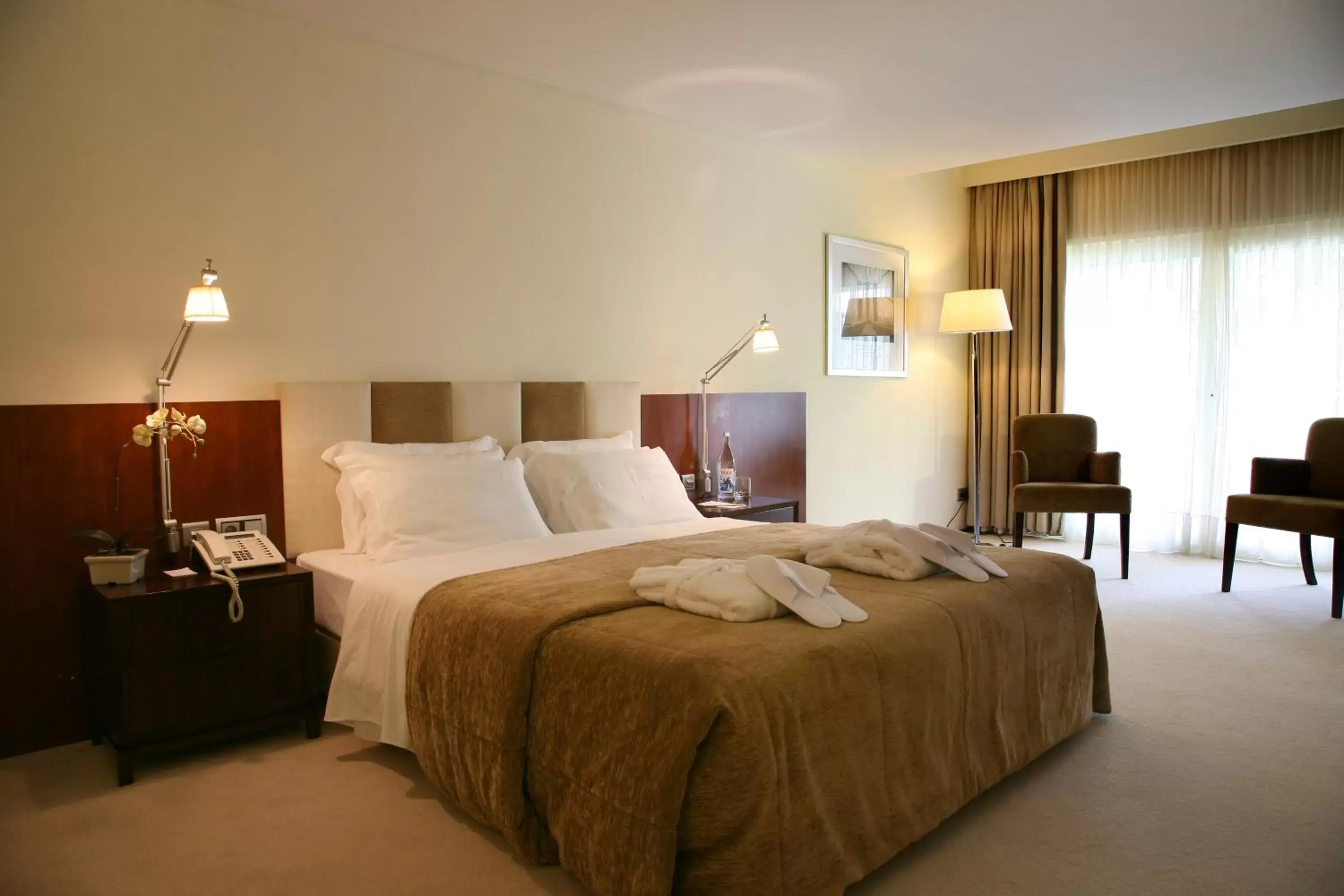 Bed in Santana Hotel & SPA