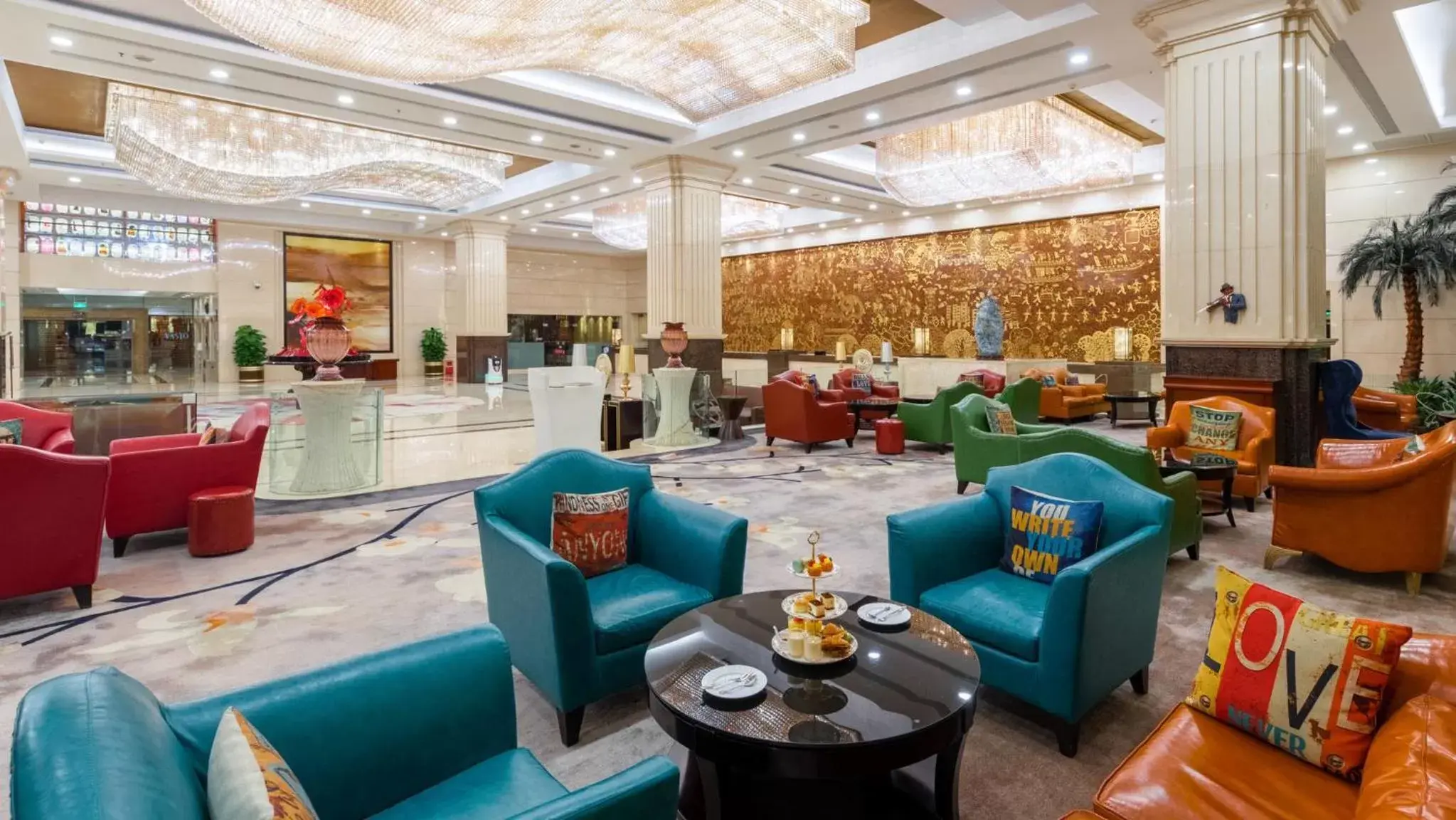 Lounge or bar in Crowne Plaza Foshan, an IHG Hotel - Exclusive bus stations for HKSAR round-trips