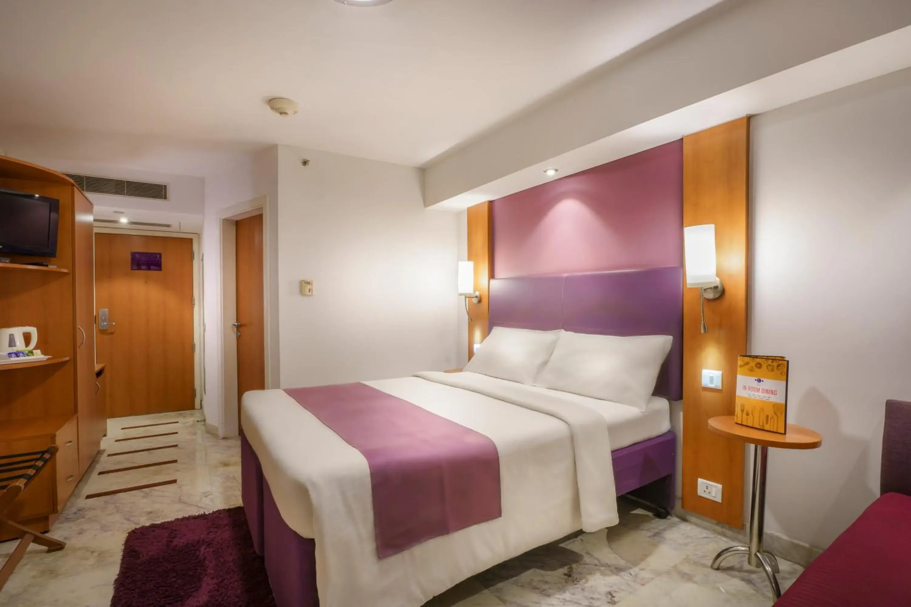Guests, Bed in Caspia Hotel New Delhi
