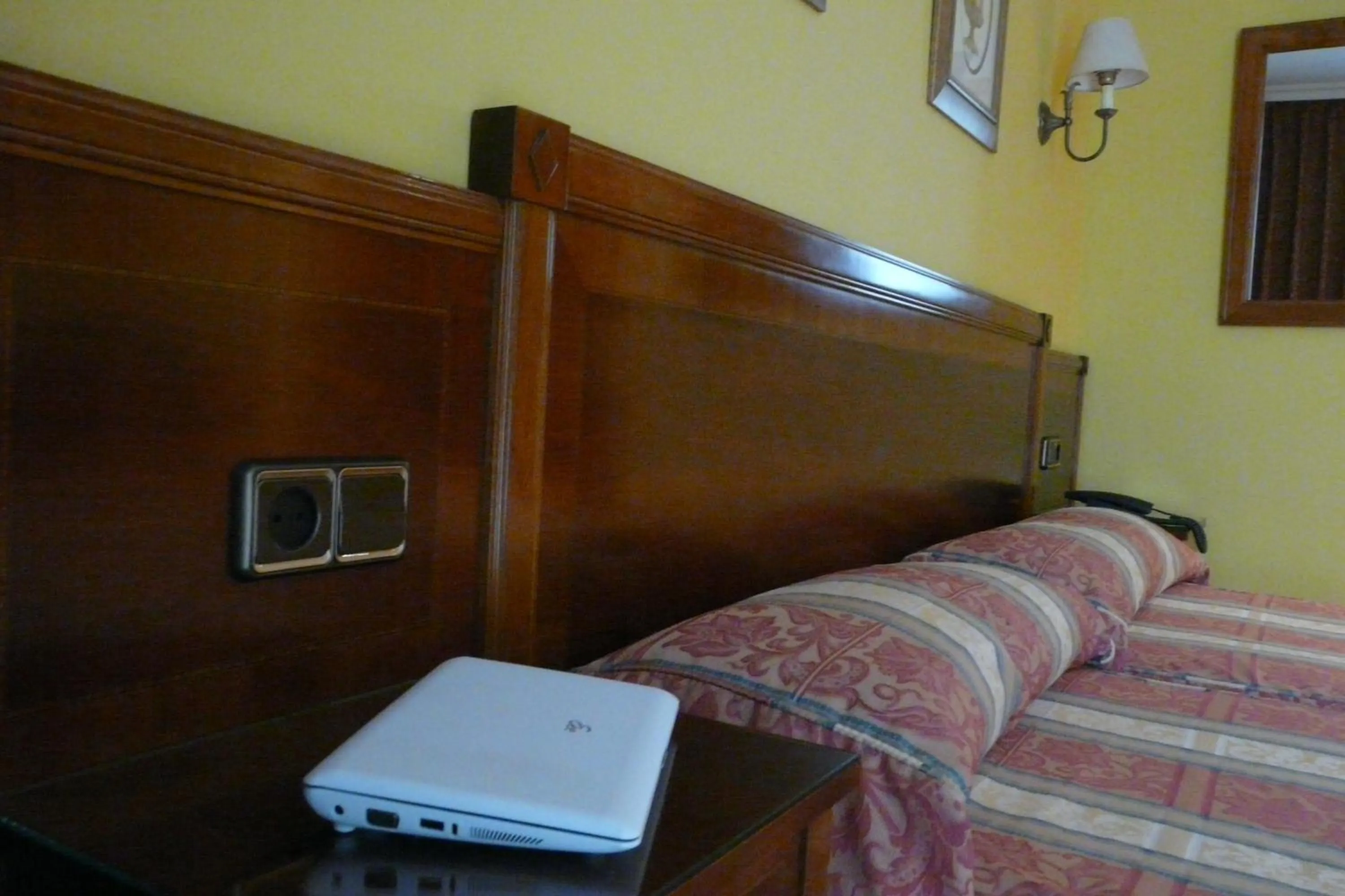 Bedroom, Bed in Idh Angel