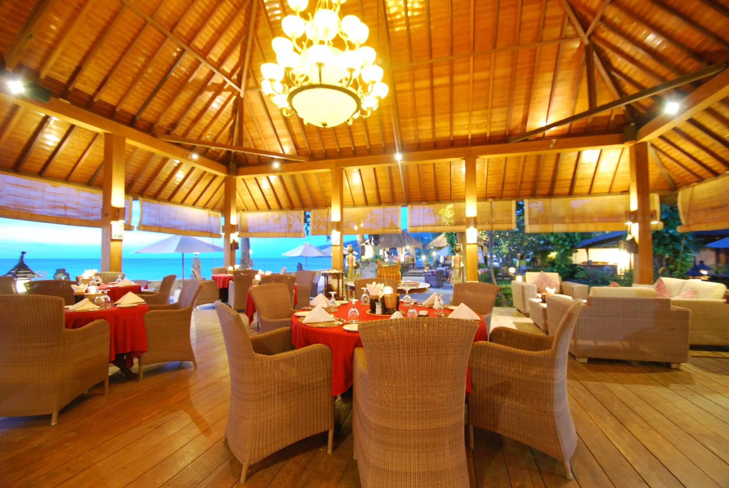 Restaurant/places to eat in Puri Mas Boutique Resort & Spa
