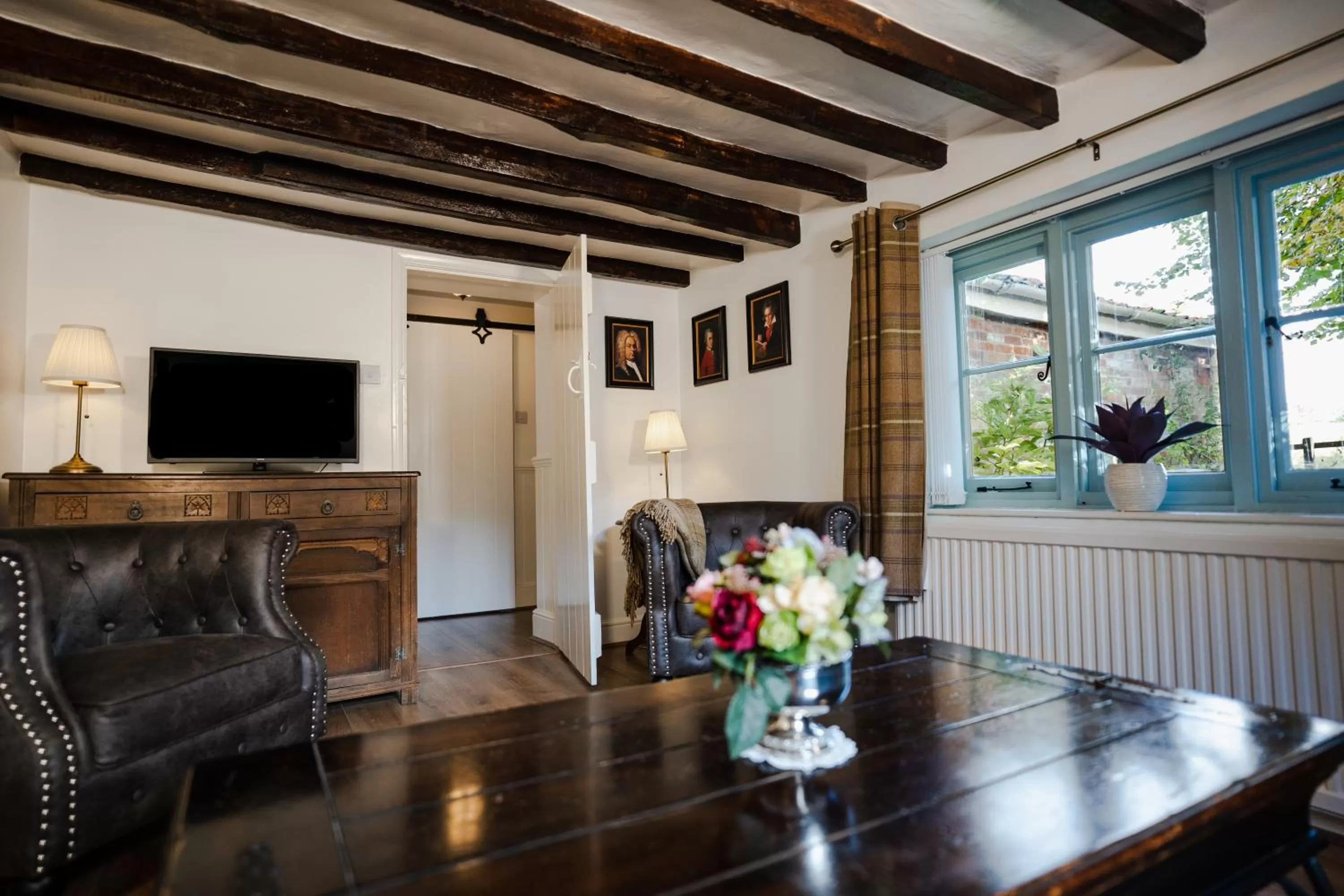 TV and multimedia, Dining Area in Hovell Hall Country Bed and Breakfast