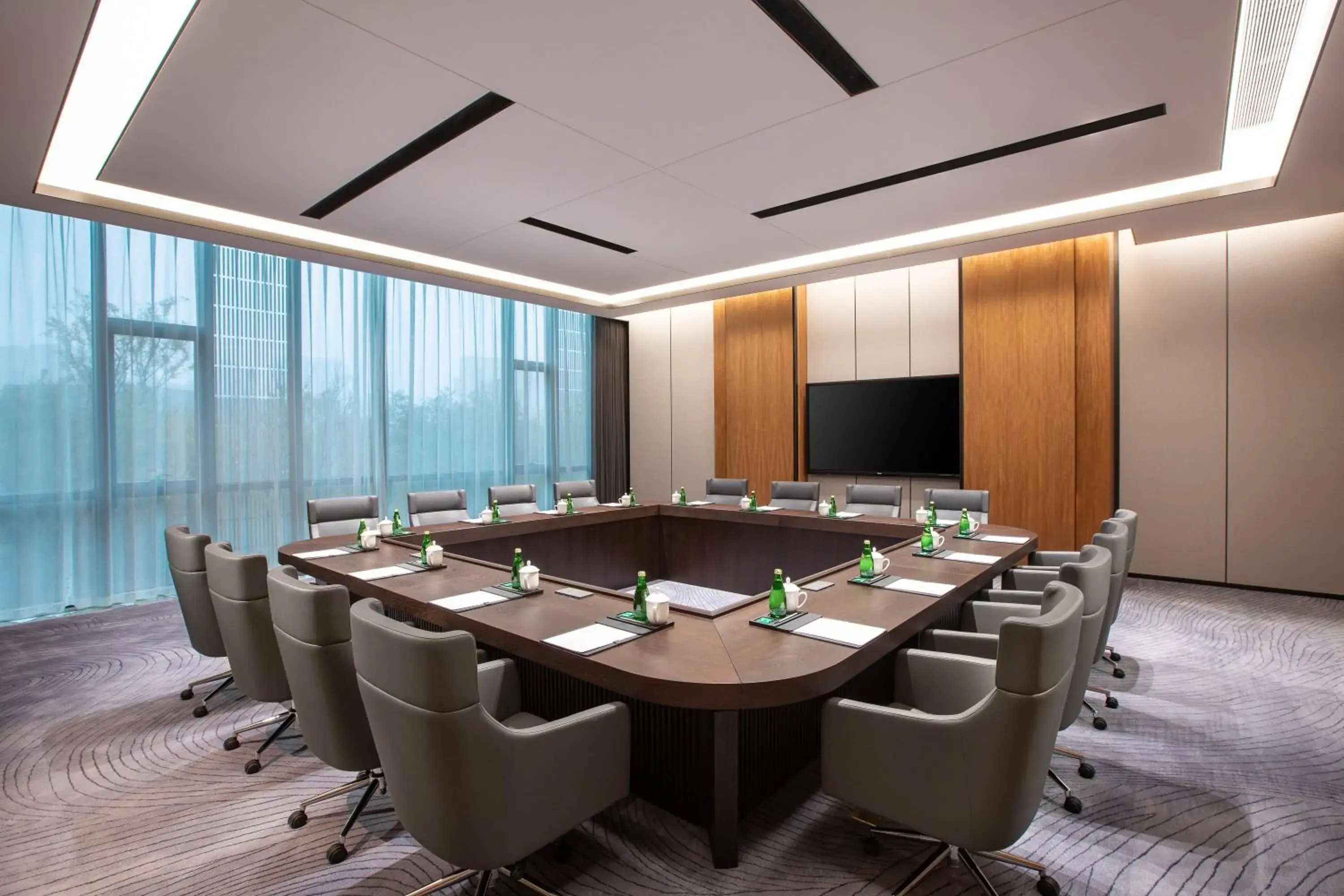 Meeting/conference room in Crowne Plaza Zhengzhou High Tech Zone, an IHG Hotel