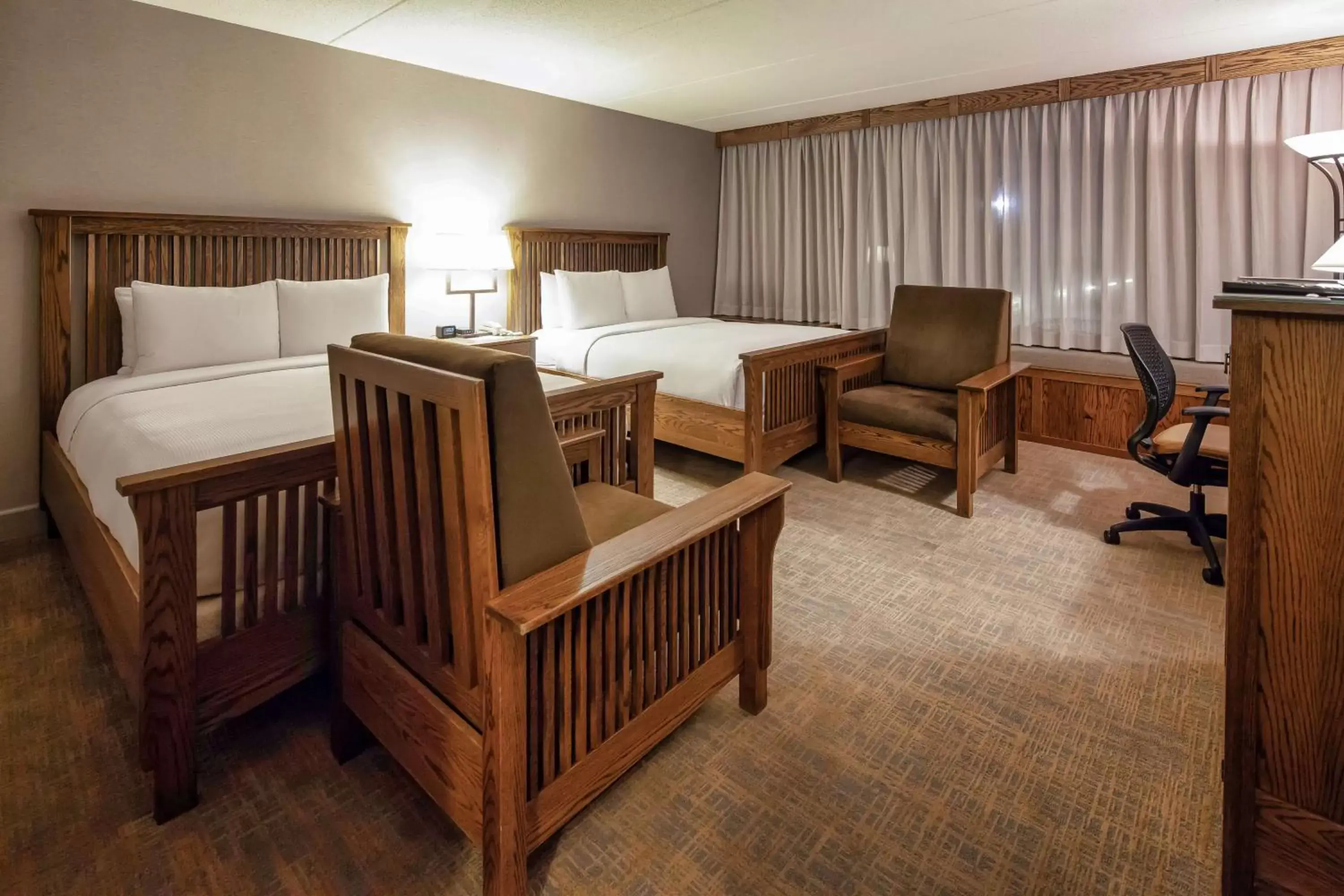 Bed in DoubleTree by Hilton Libertyville-Mundelein