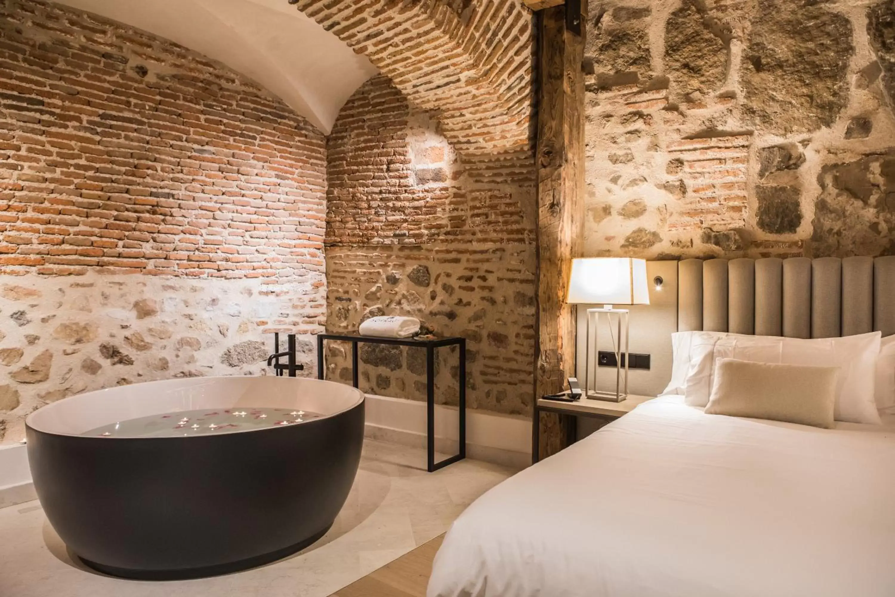 Bathroom, Bed in Sofraga Palacio, World Hotels Crafted