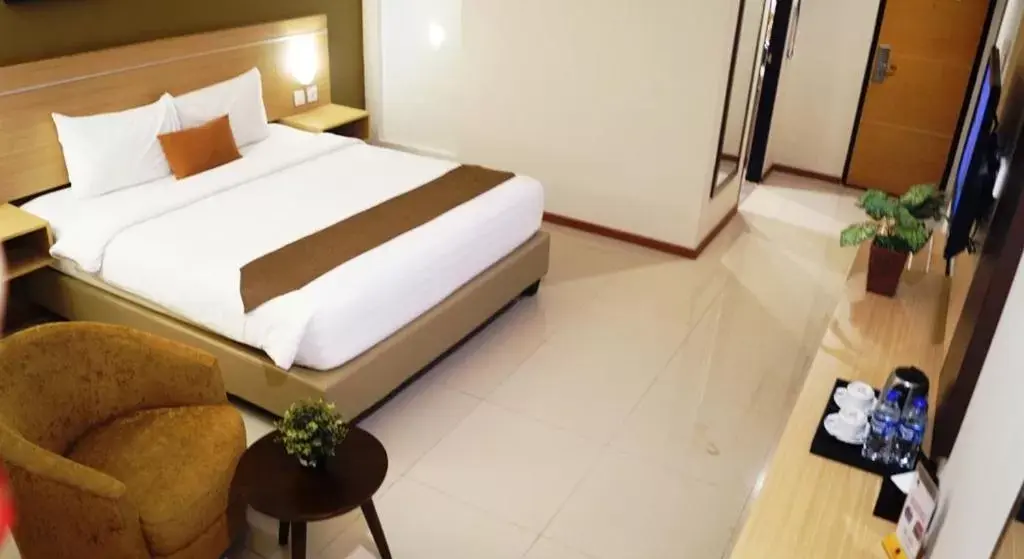 Bed in de Laxston Hotel Jogja by AZANA