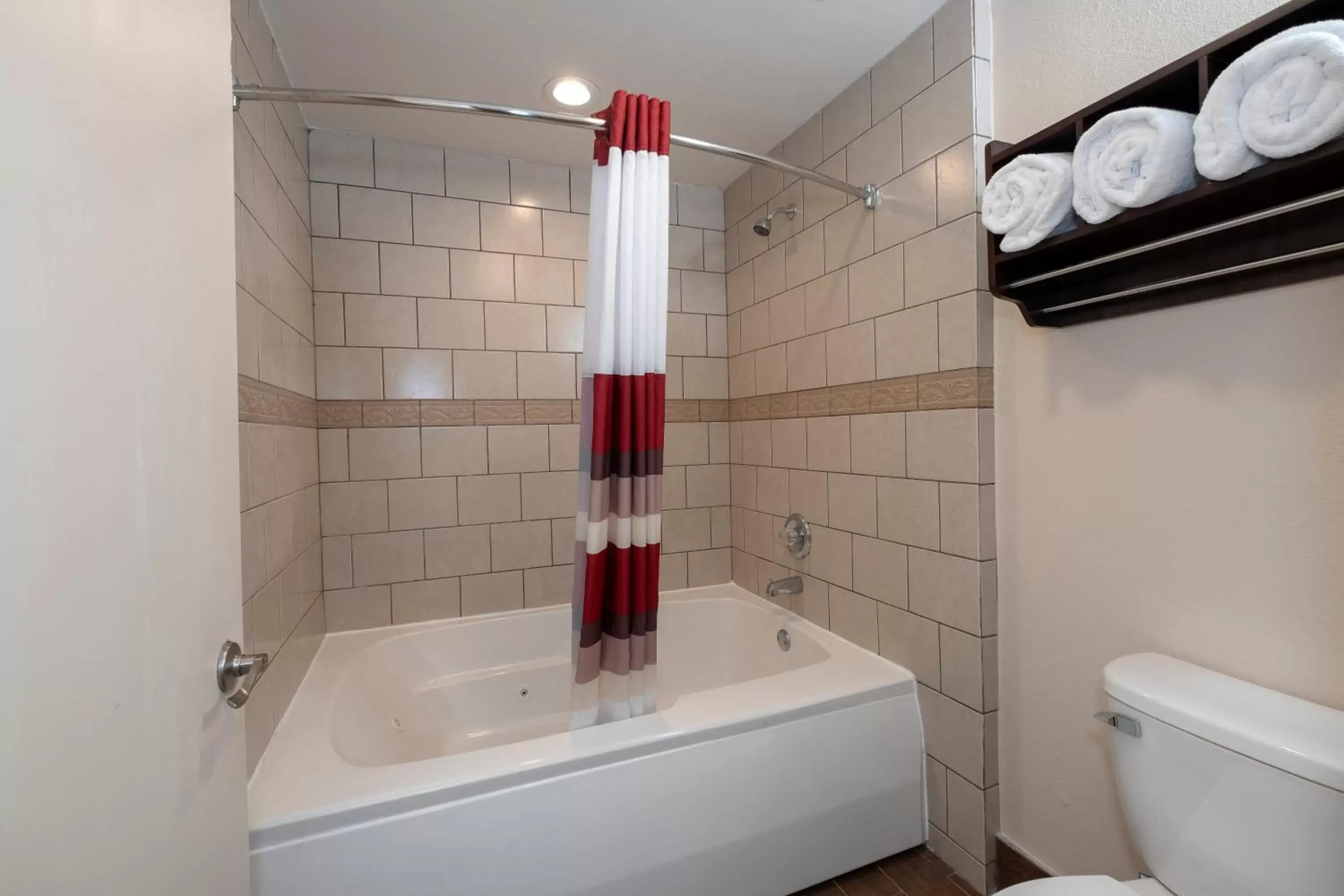 Spa and wellness centre/facilities, Bathroom in Red Roof Inn Indianapolis - Greenwood