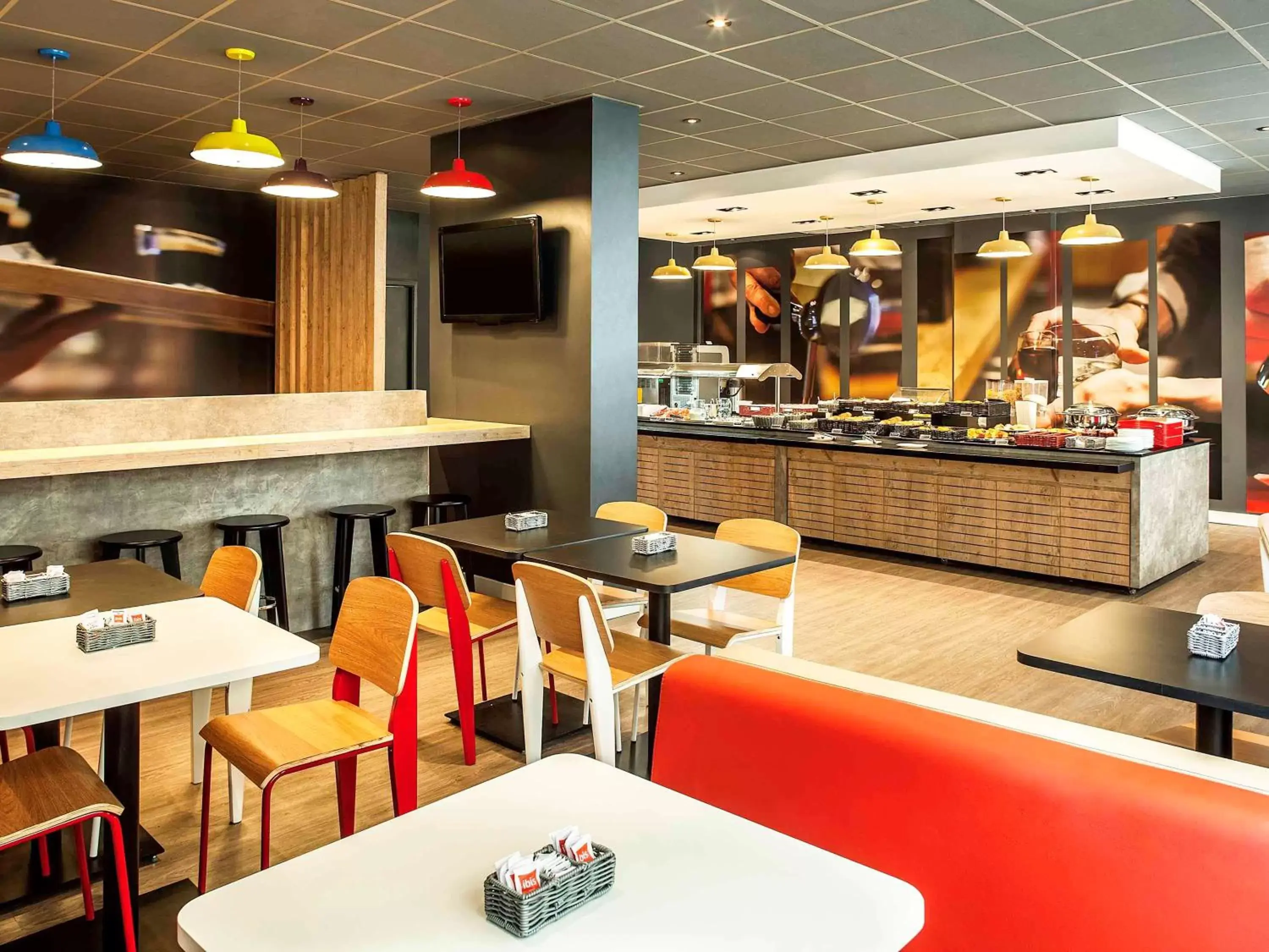 Restaurant/places to eat in ibis Macae Restaurant/places to eat in ibis Macae