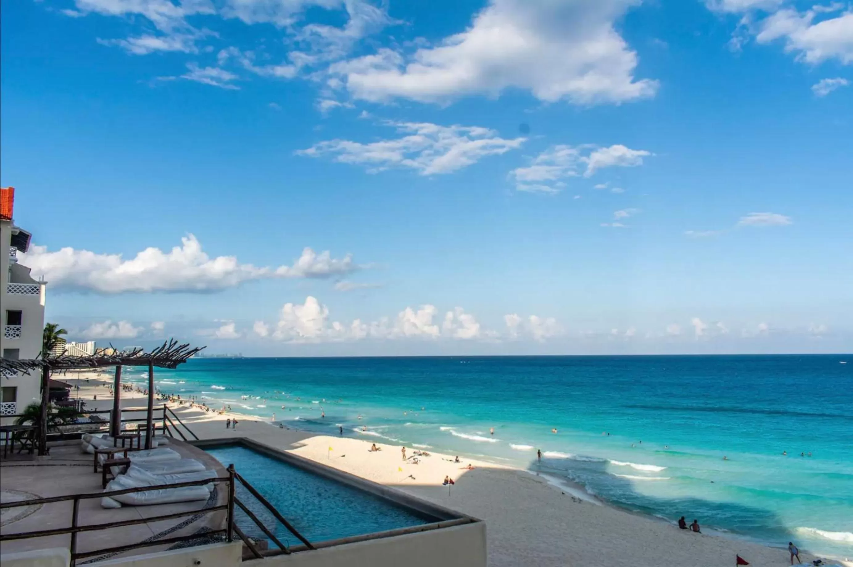 Beach in Cancun Beach&Sunrise