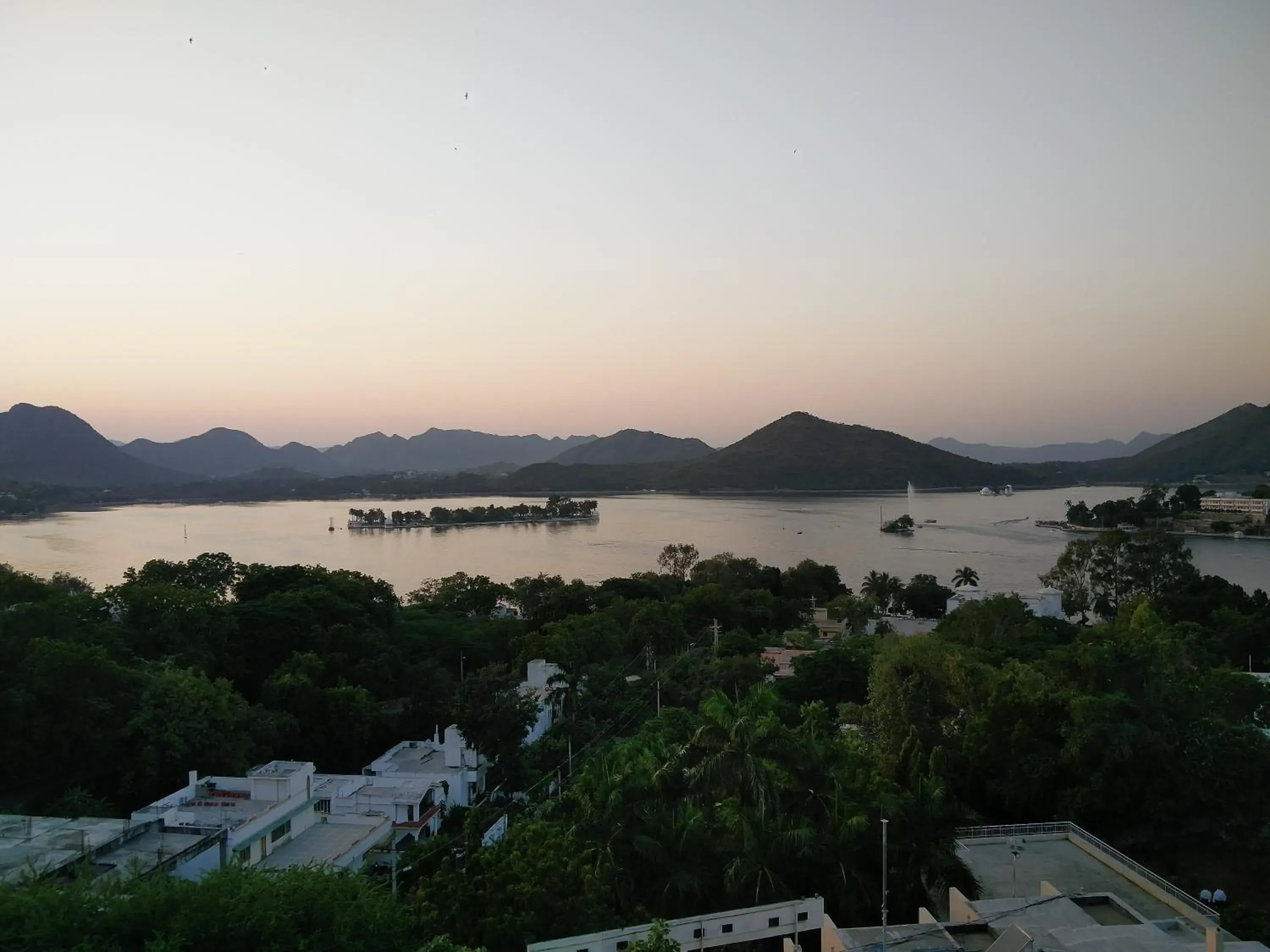 Lake view in Hotel Hill Top Palace