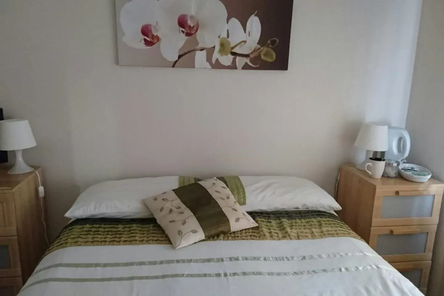 Comfort Triple Room in Apple House Guesthouse Heathrow Airport