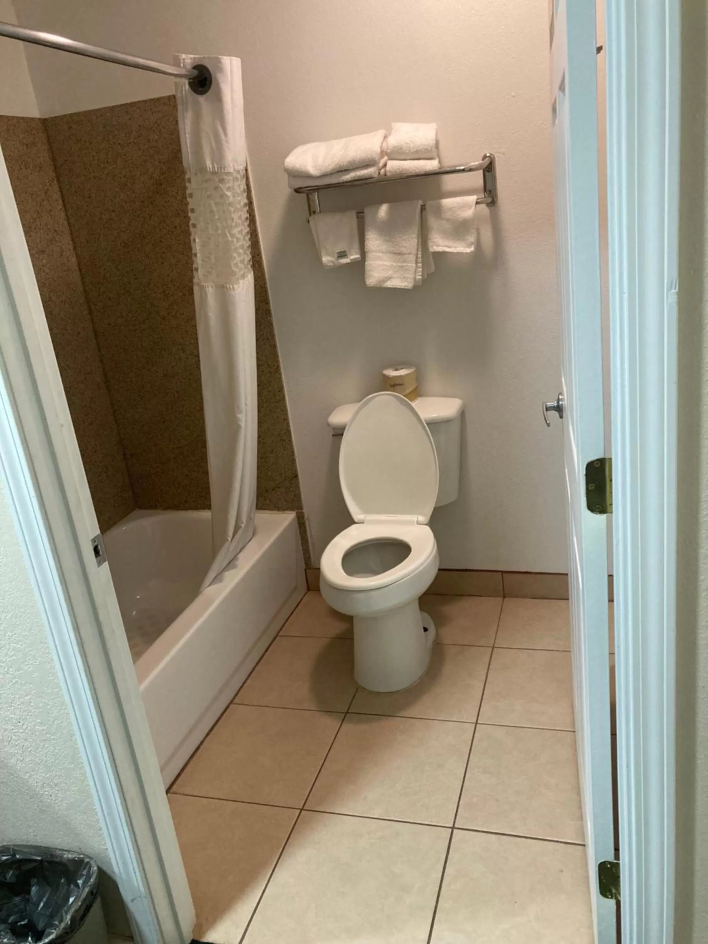 Shower in Childress Inn