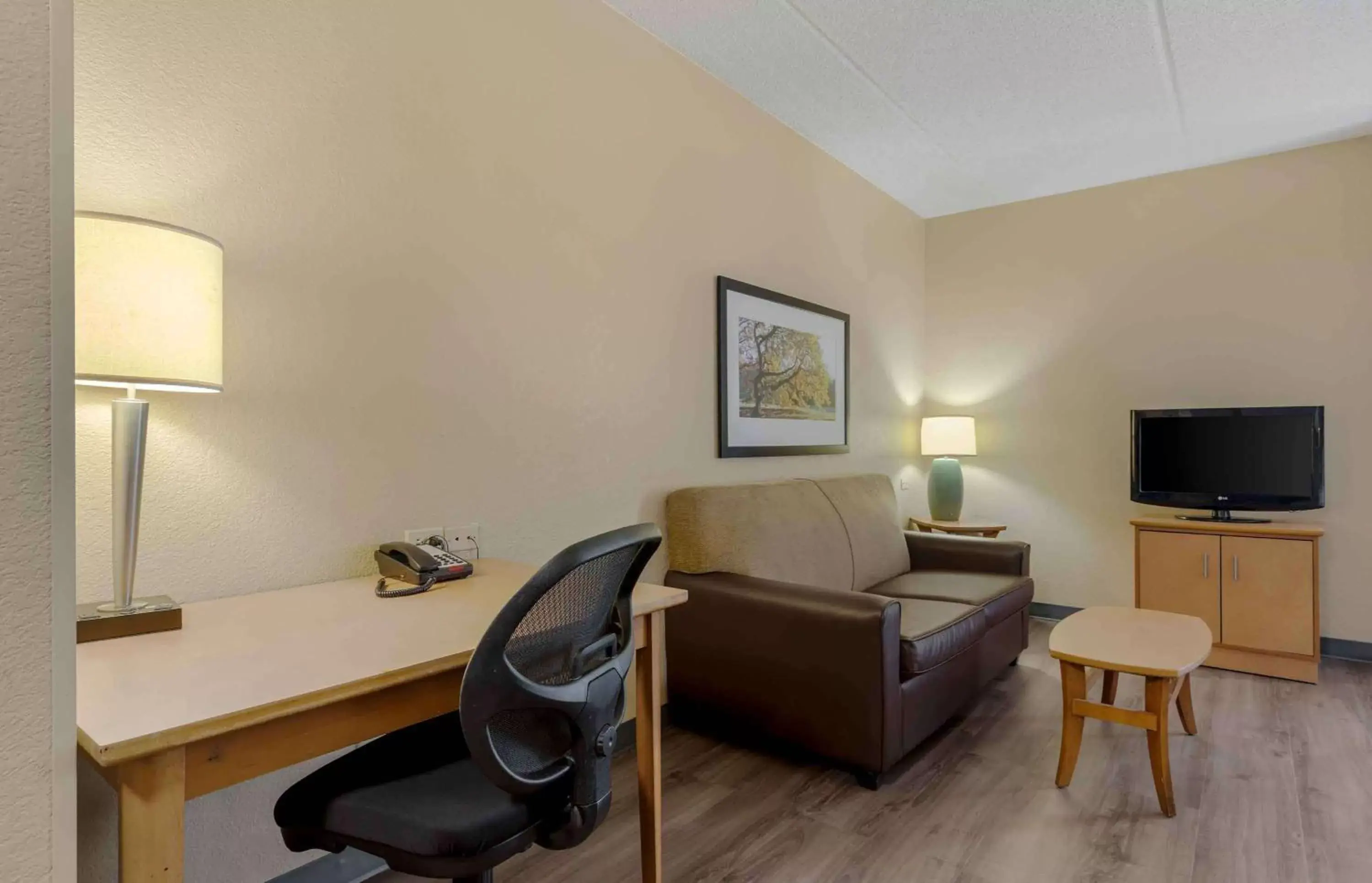 Bedroom, Seating Area in Extended Stay America Select Suites - Dallas - Las Colinas - Meadow Creek Dr