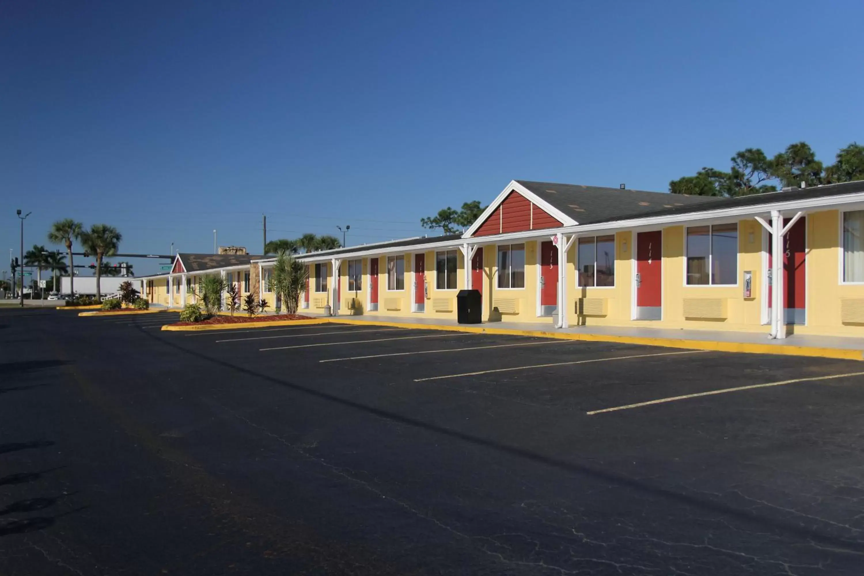 Property Building in Knights Inn Punta Gorda