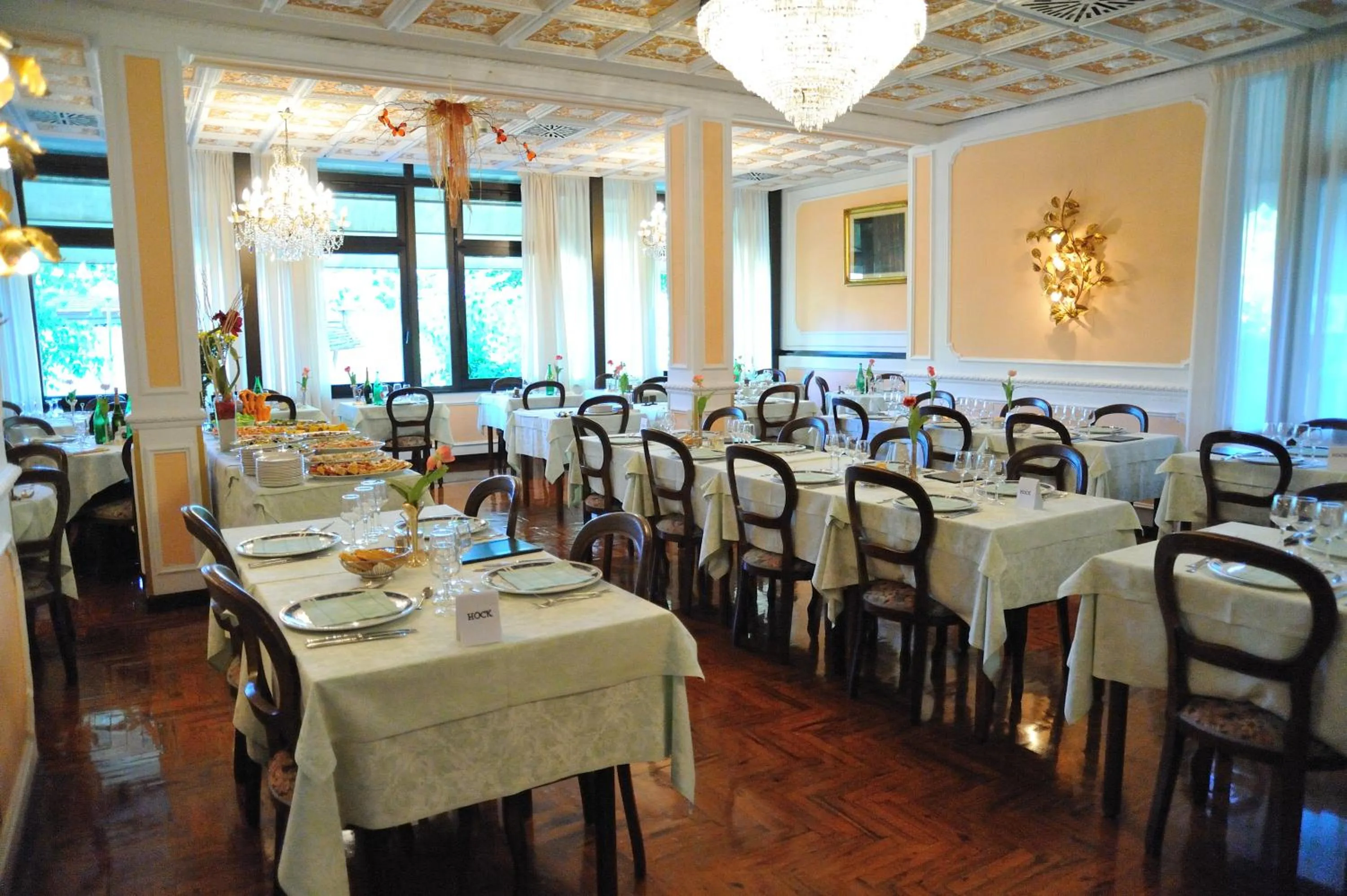 Restaurant/places to eat in Hotel Savona