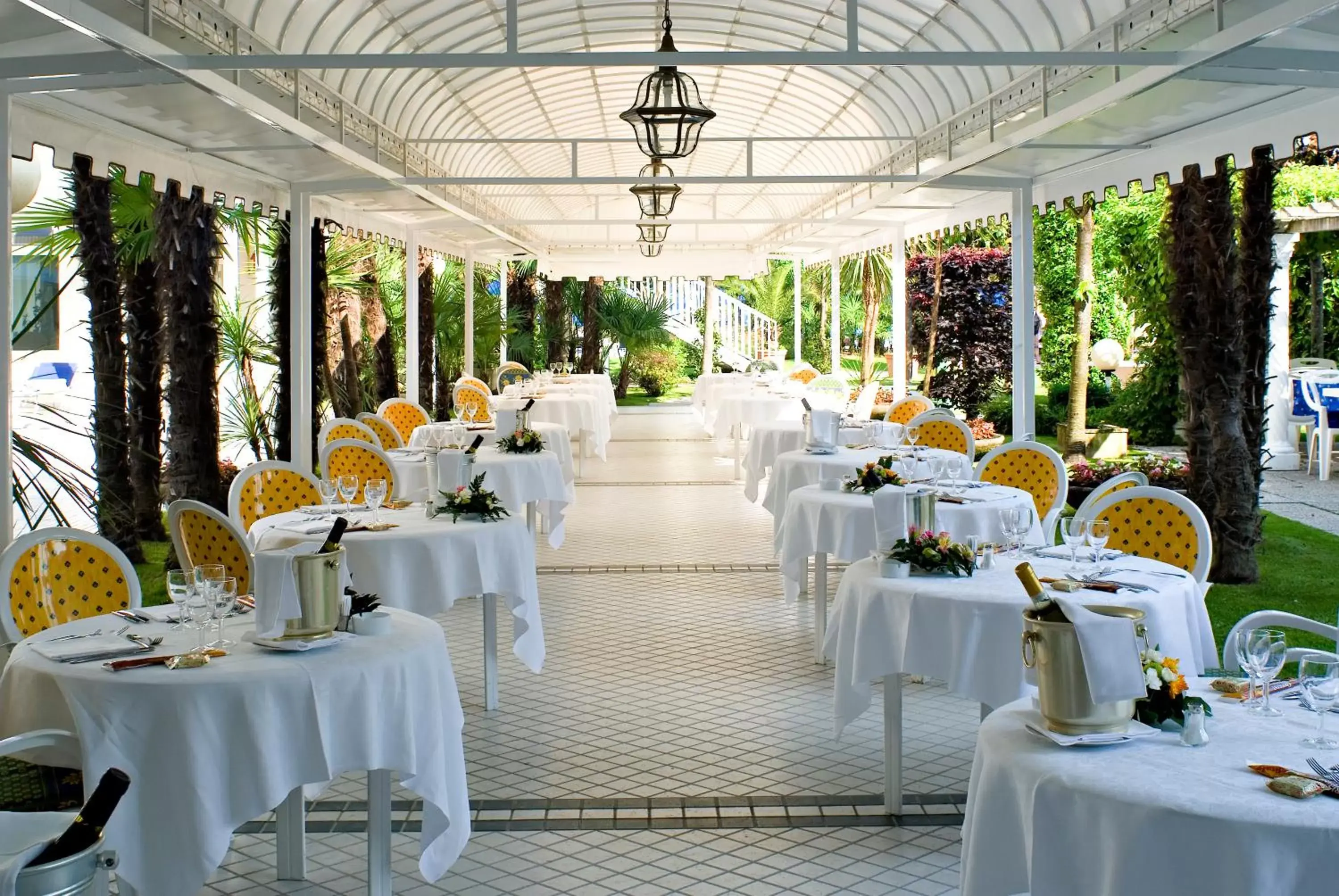 Restaurant/places to eat, Banquet Facilities in Hotel Metropole