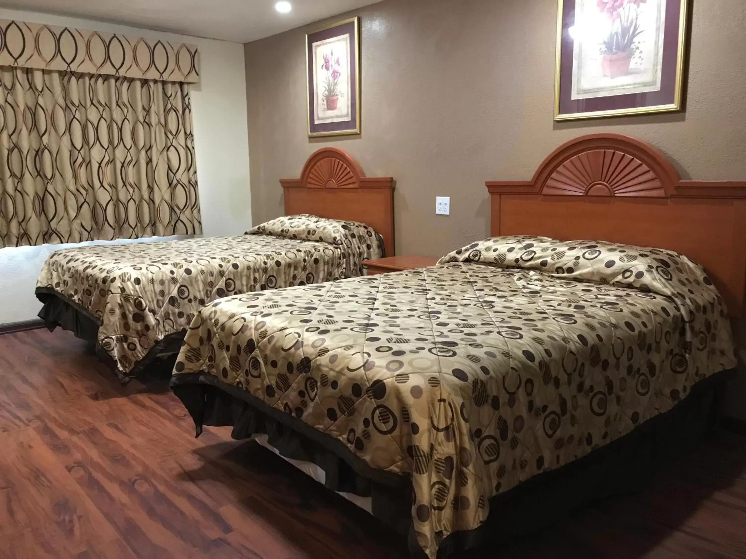 Bedroom in Gainesville Lodge