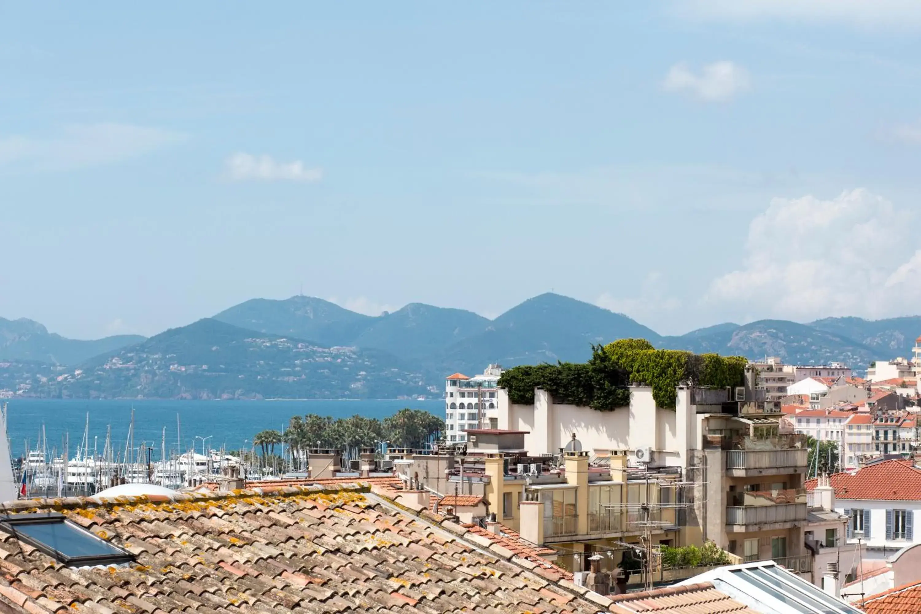 Sea view, Mountain View in Cannes Center Univers Hotel (future Mercure)