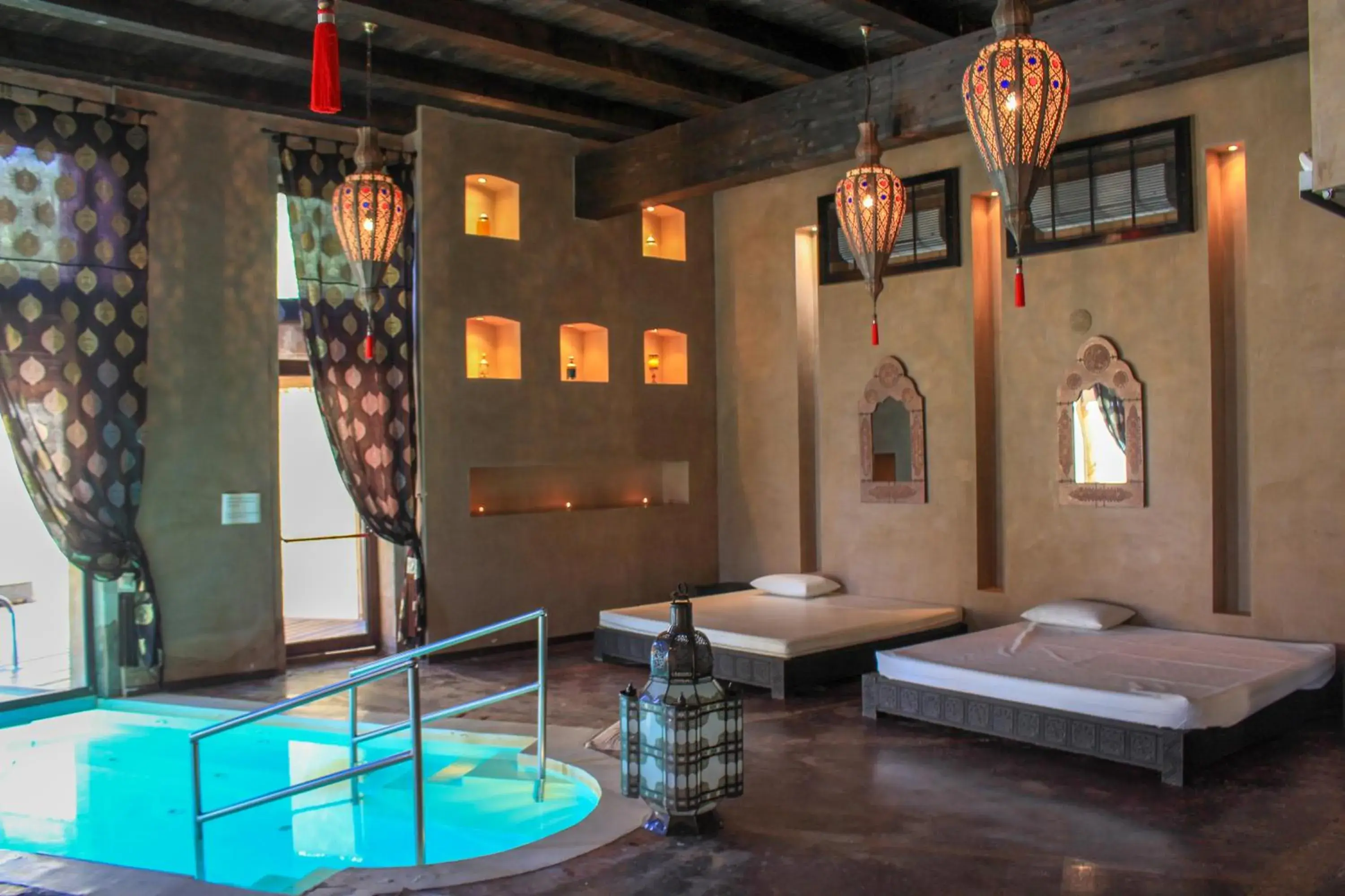 Hot Tub, Swimming Pool in Masseria & Spa LuciaGiovanni