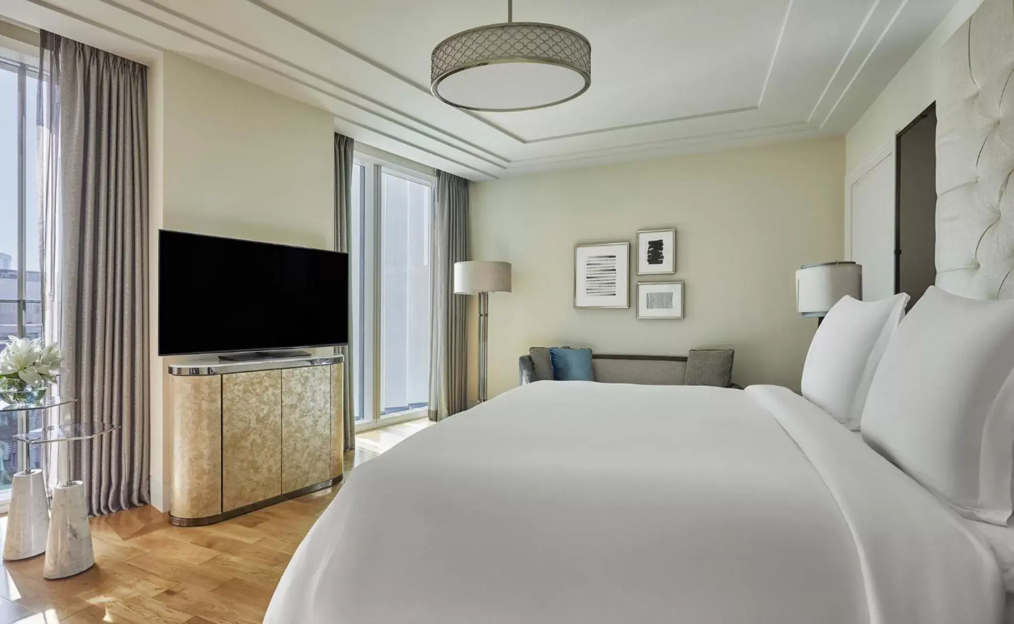 Bedroom, Bed in Four Seasons Hotel Abu Dhabi at Al Maryah Island