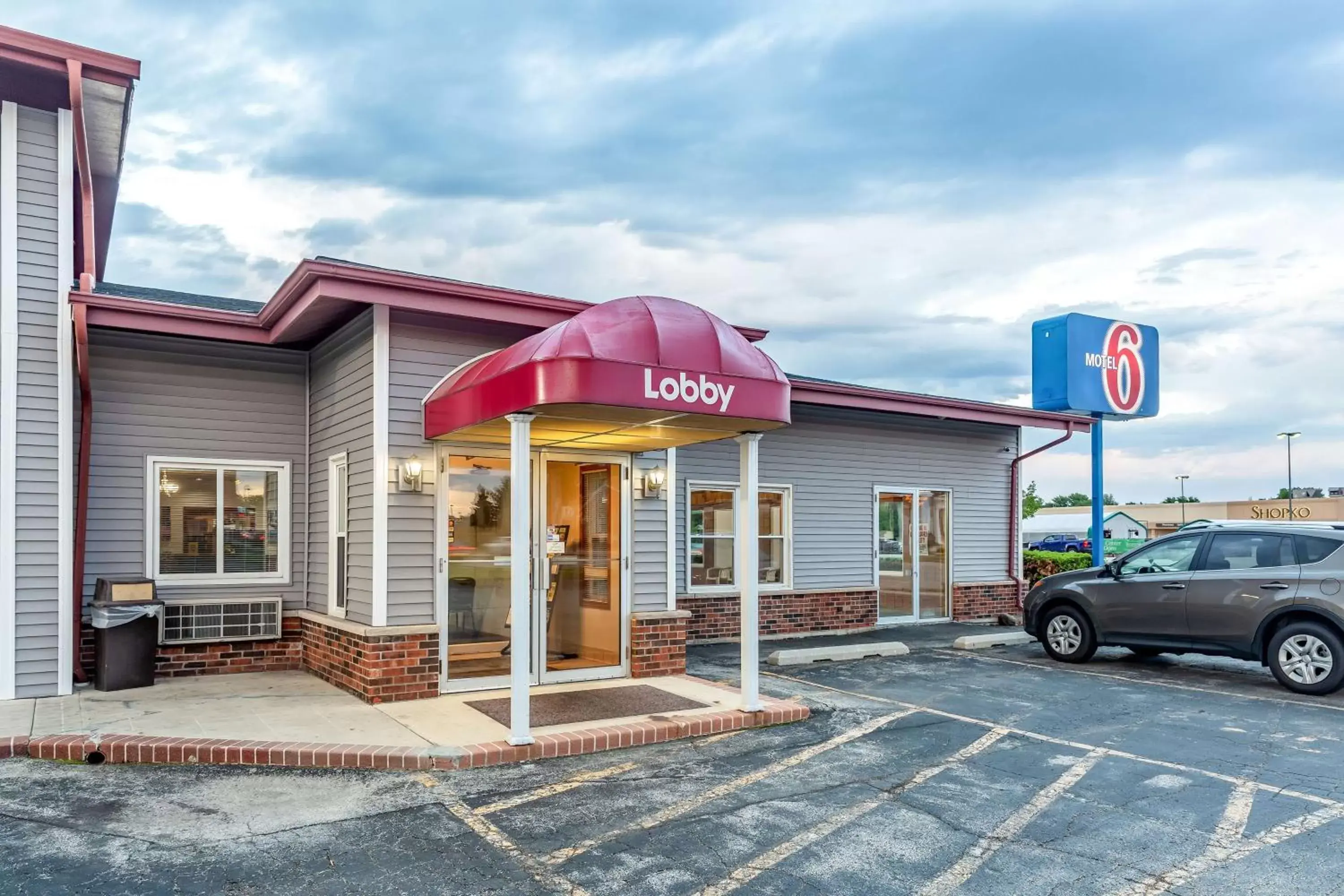 Property Building in Motel 6-Fond Du Lac, WI