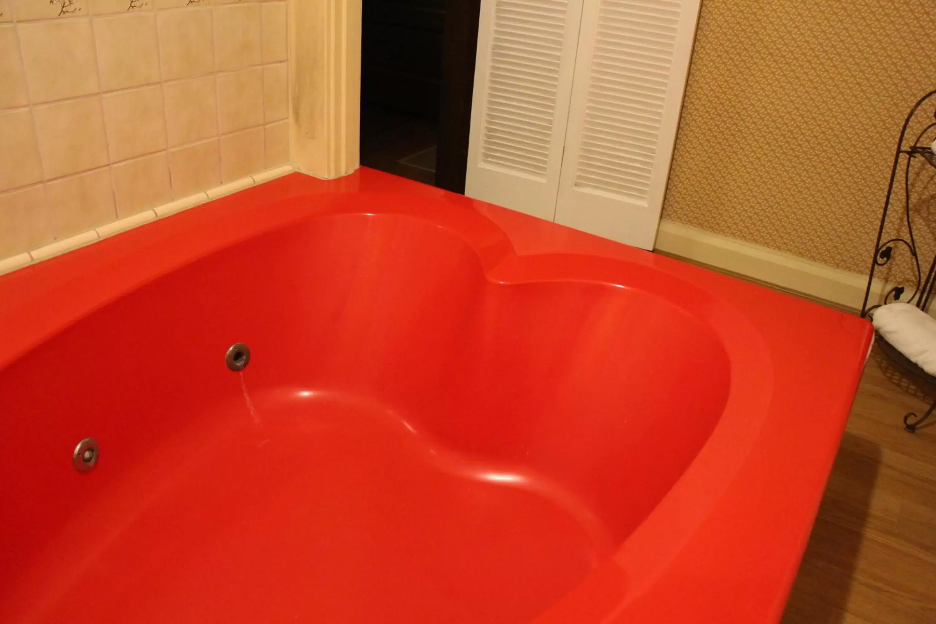 Hot Tub, Bathroom in Glen Tavern Inn
