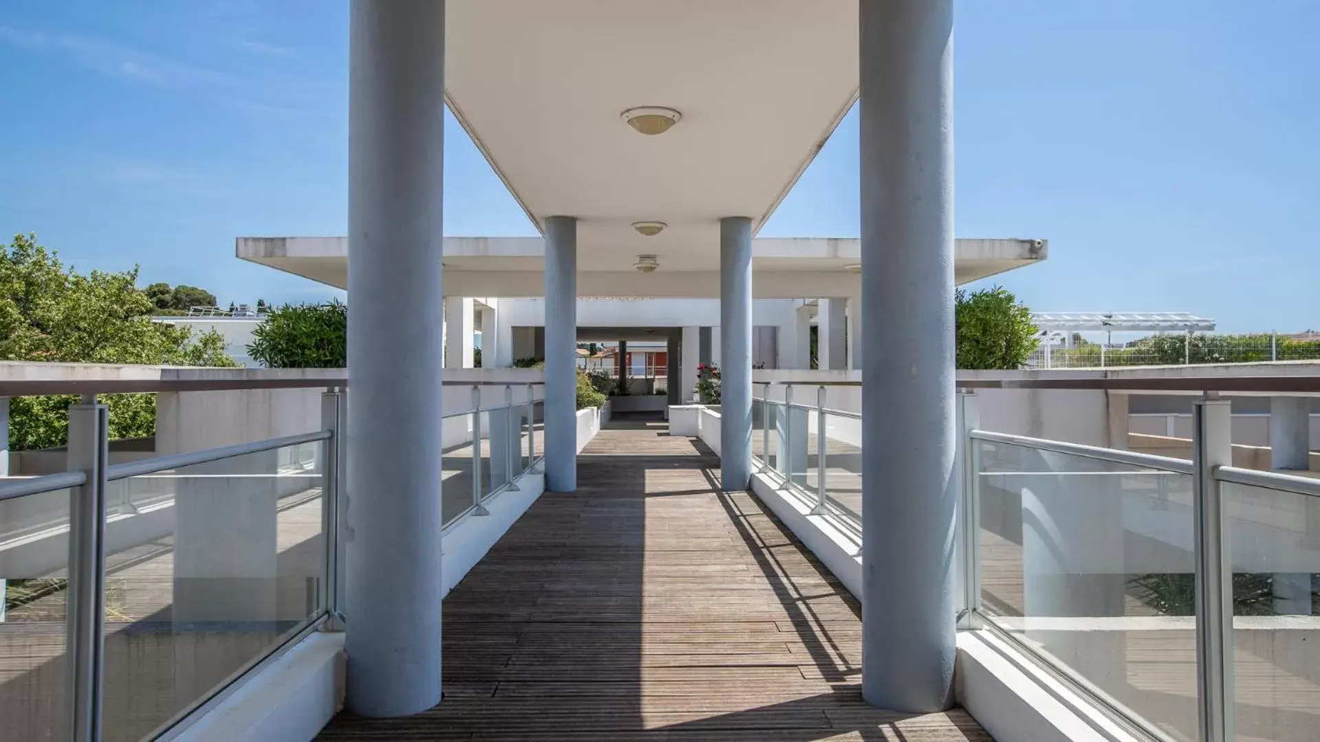 Facade/entrance, Balcony/Terrace in Vacancéole - Résidence Le Crystal