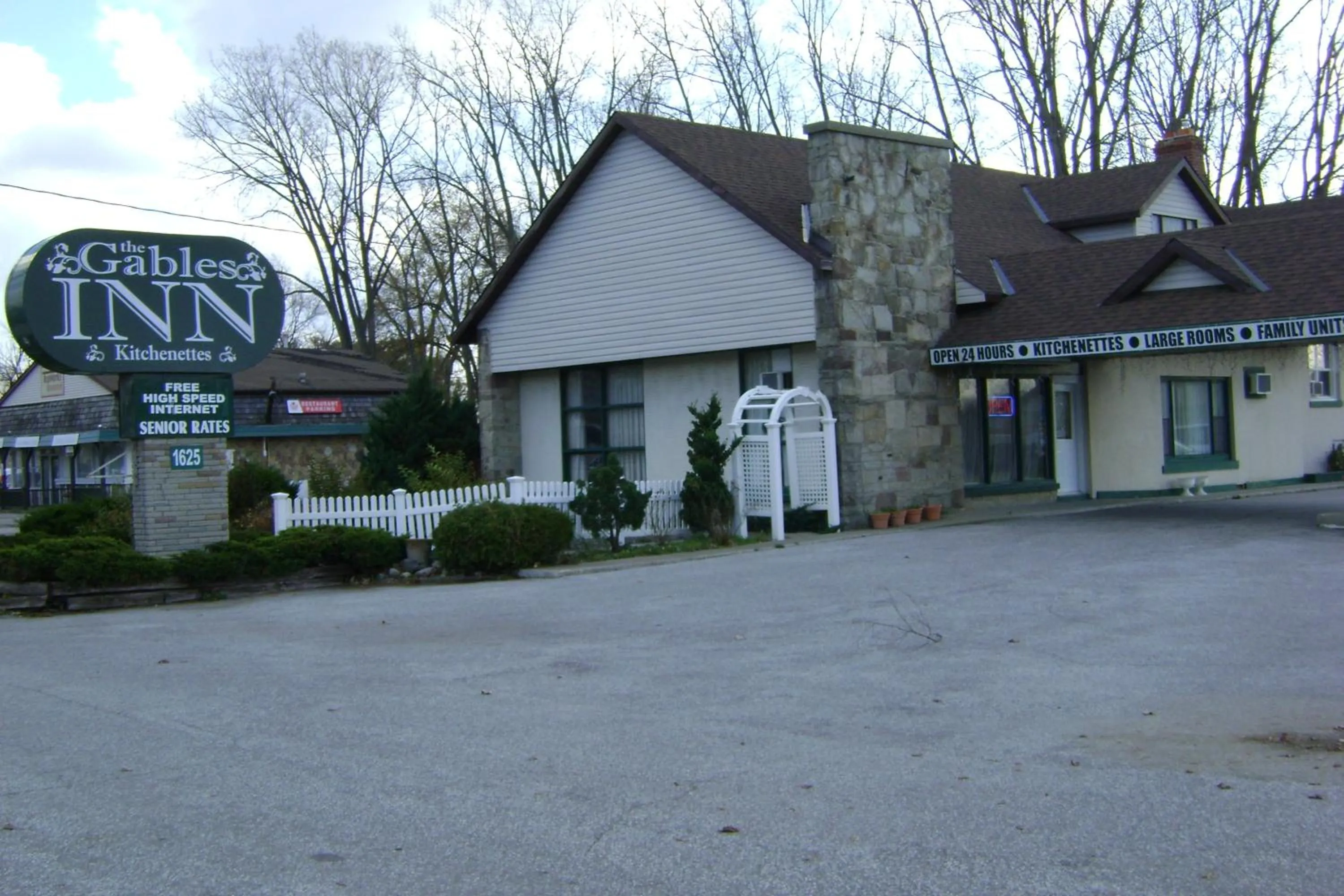 Facade/entrance in The Gables Inn