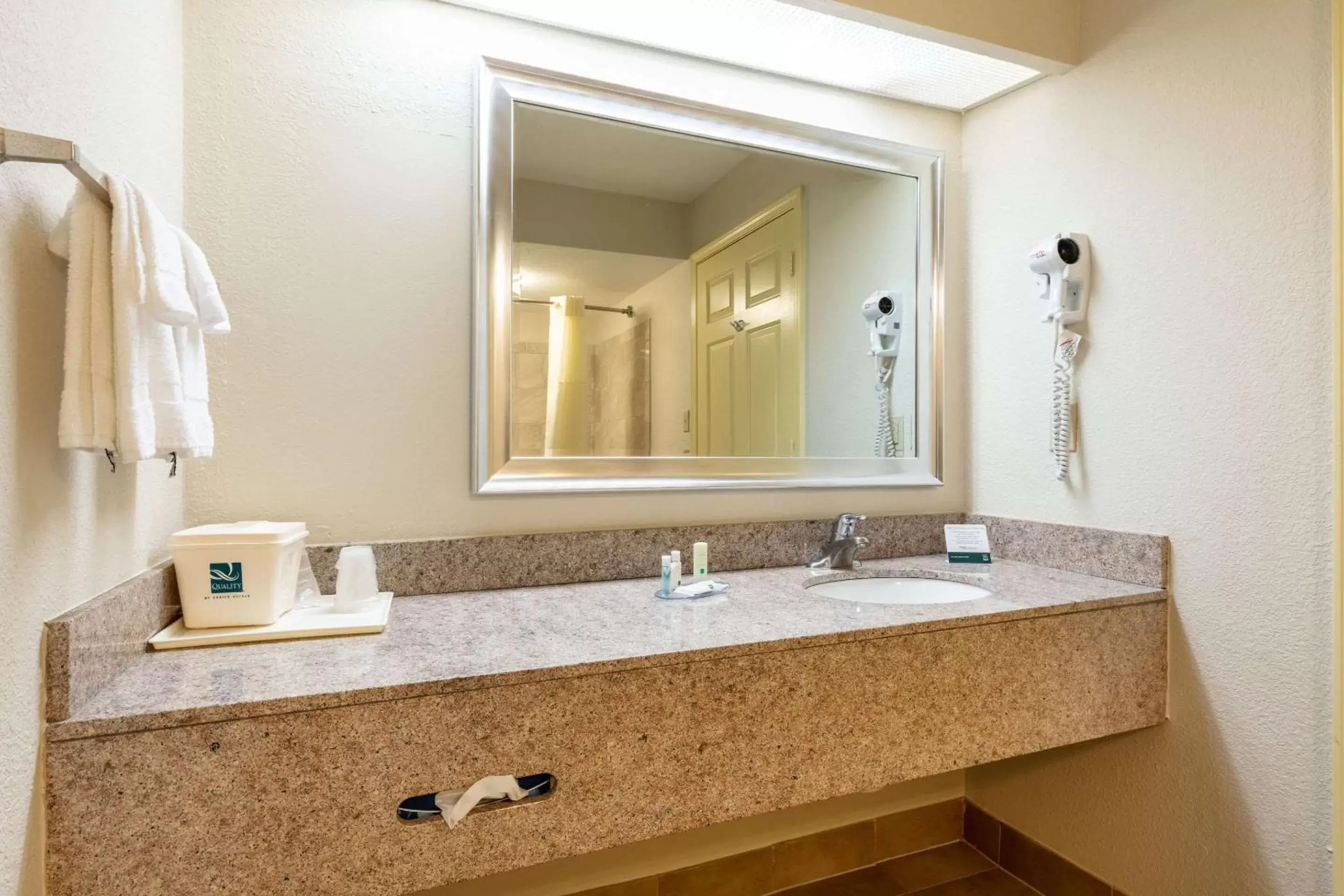 Bathroom in Quality Inn Southaven - Memphis South