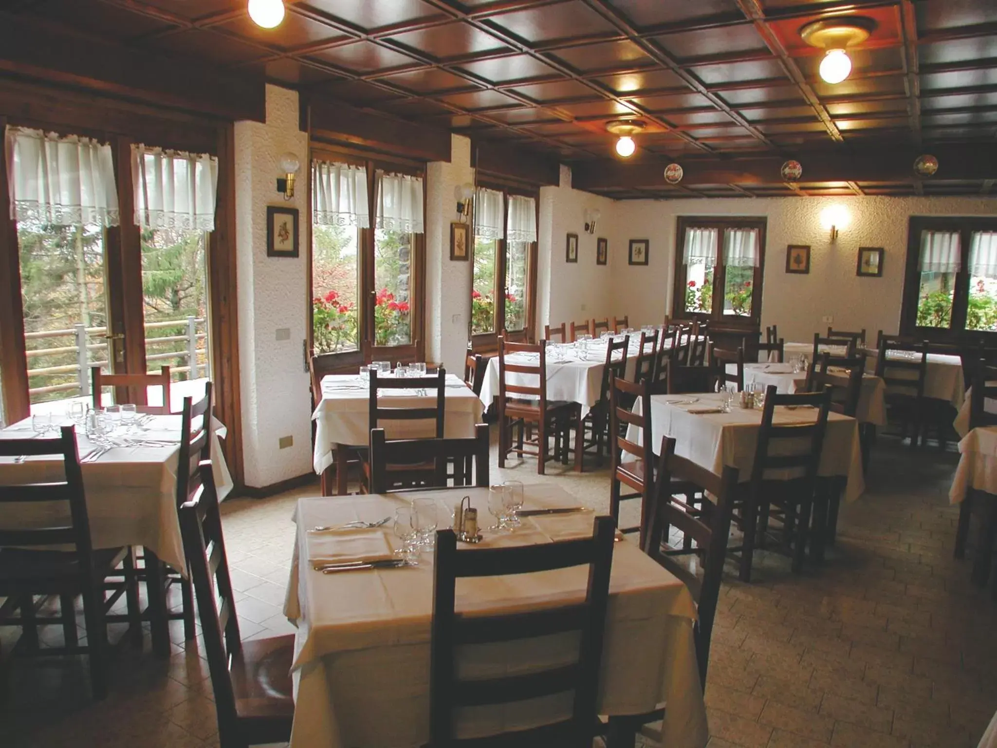 Restaurant/Places to Eat in Albergo La Genzianella