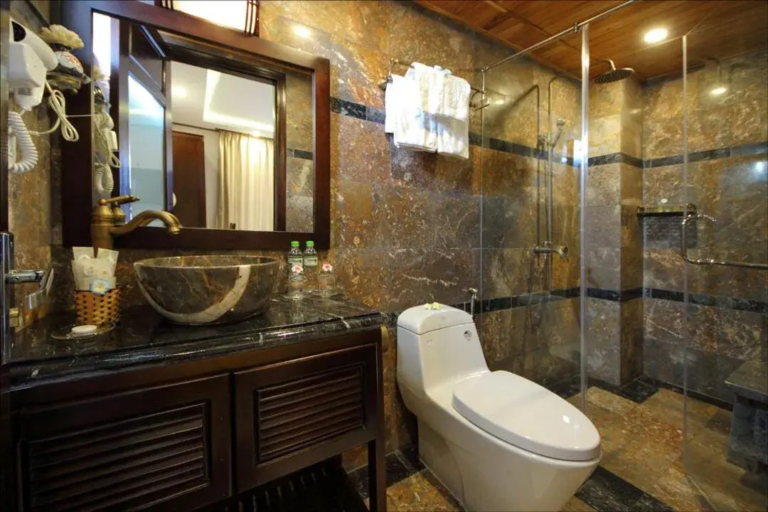 Bathroom in Golden Bell Hoi An Boutique Villa