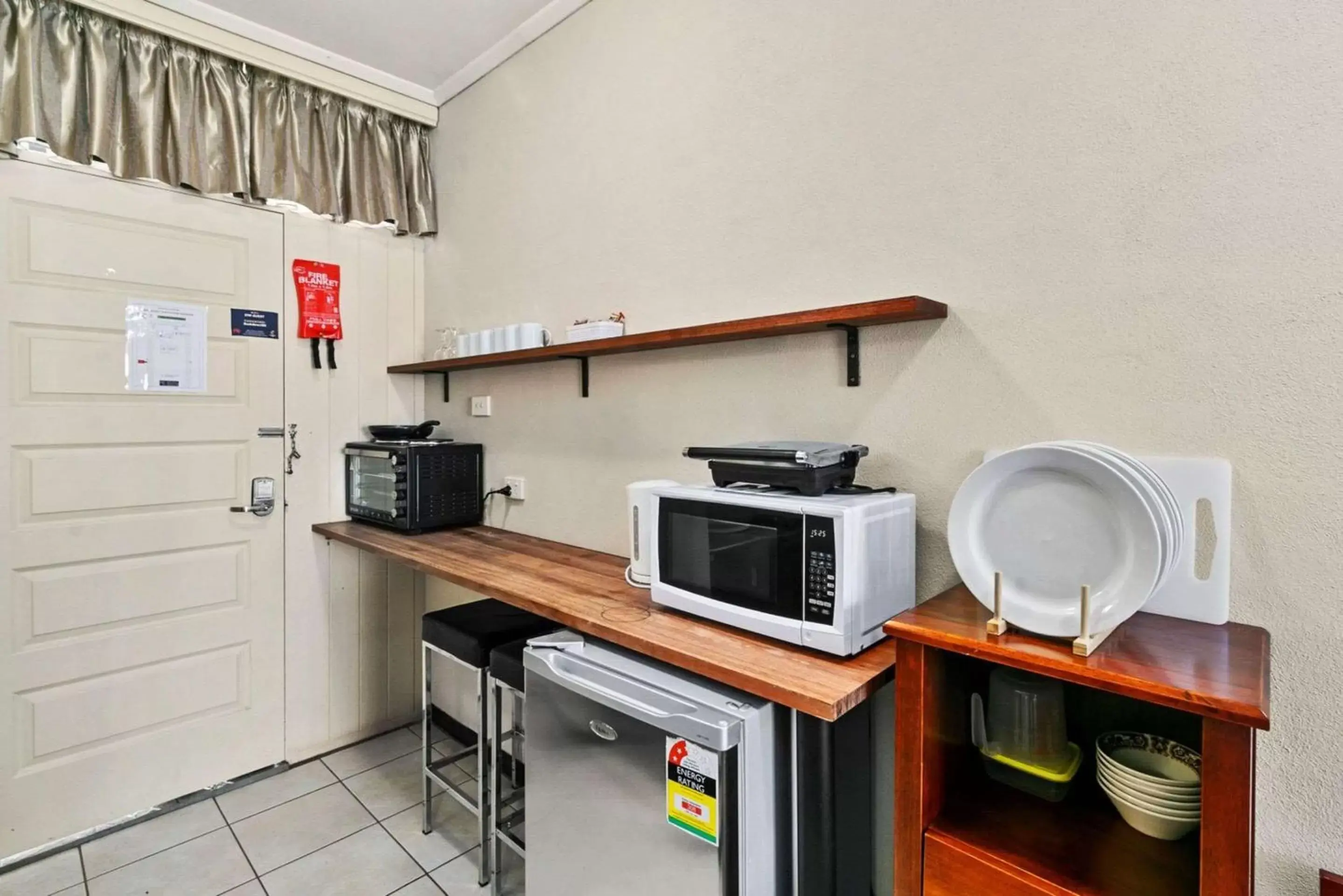 Bedroom, Kitchen/Kitchenette in Comfort Inn Whyalla