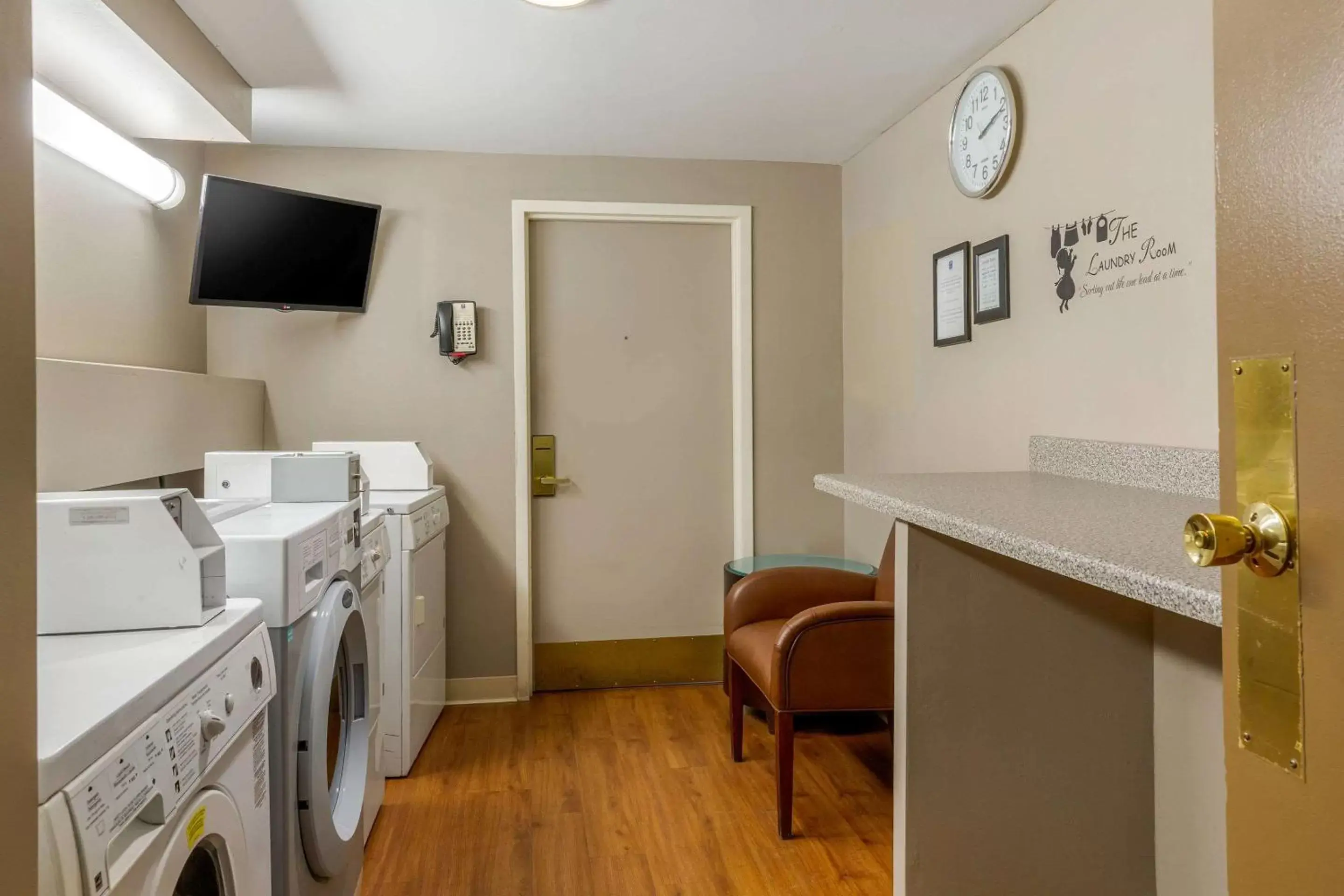 On site, Kitchen/Kitchenette in Comfort Inn & Suites Logan International Airport