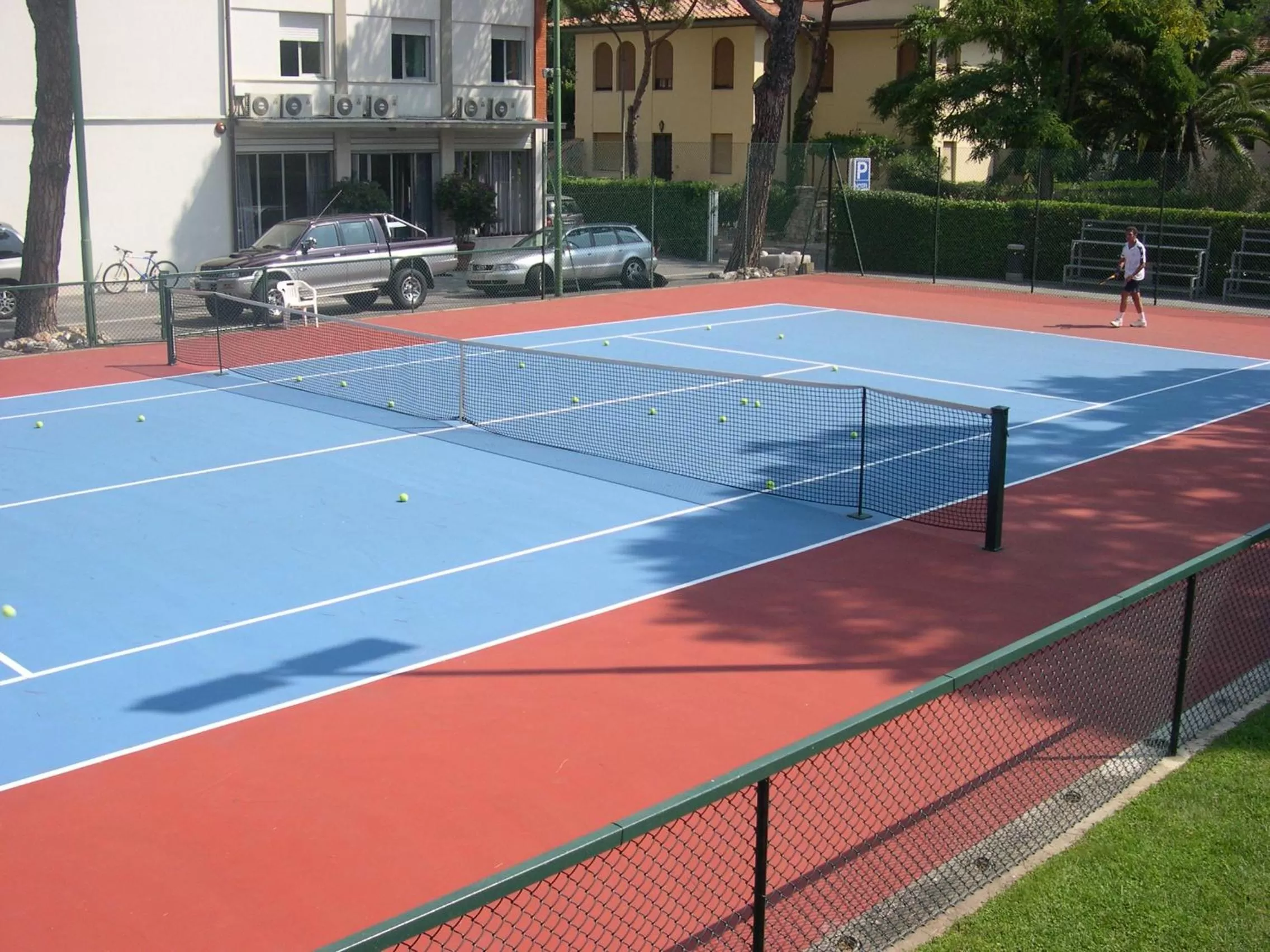 Tennis court in Hotel Bristol