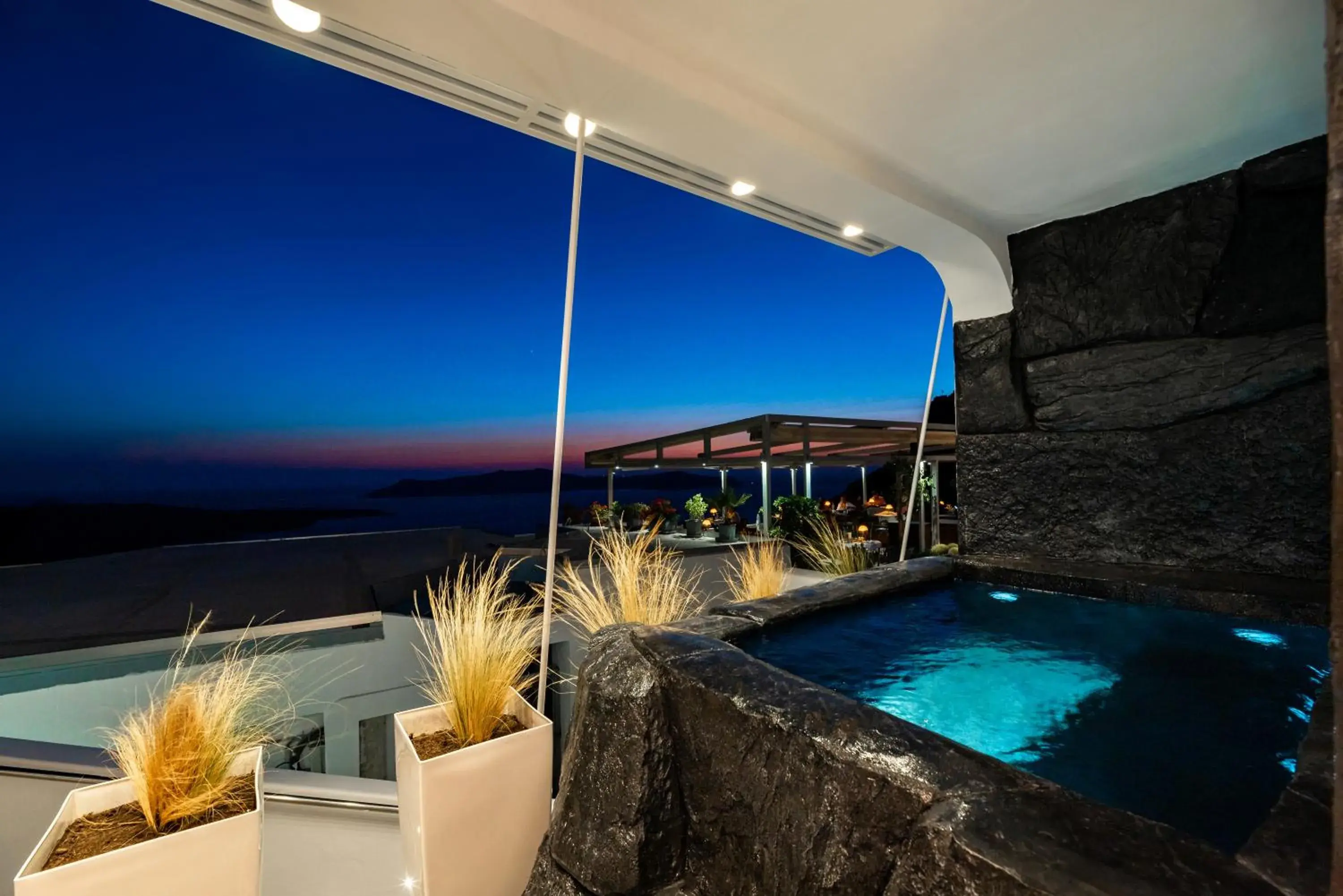 Hot Tub, Swimming Pool in Daydream Luxury Suites