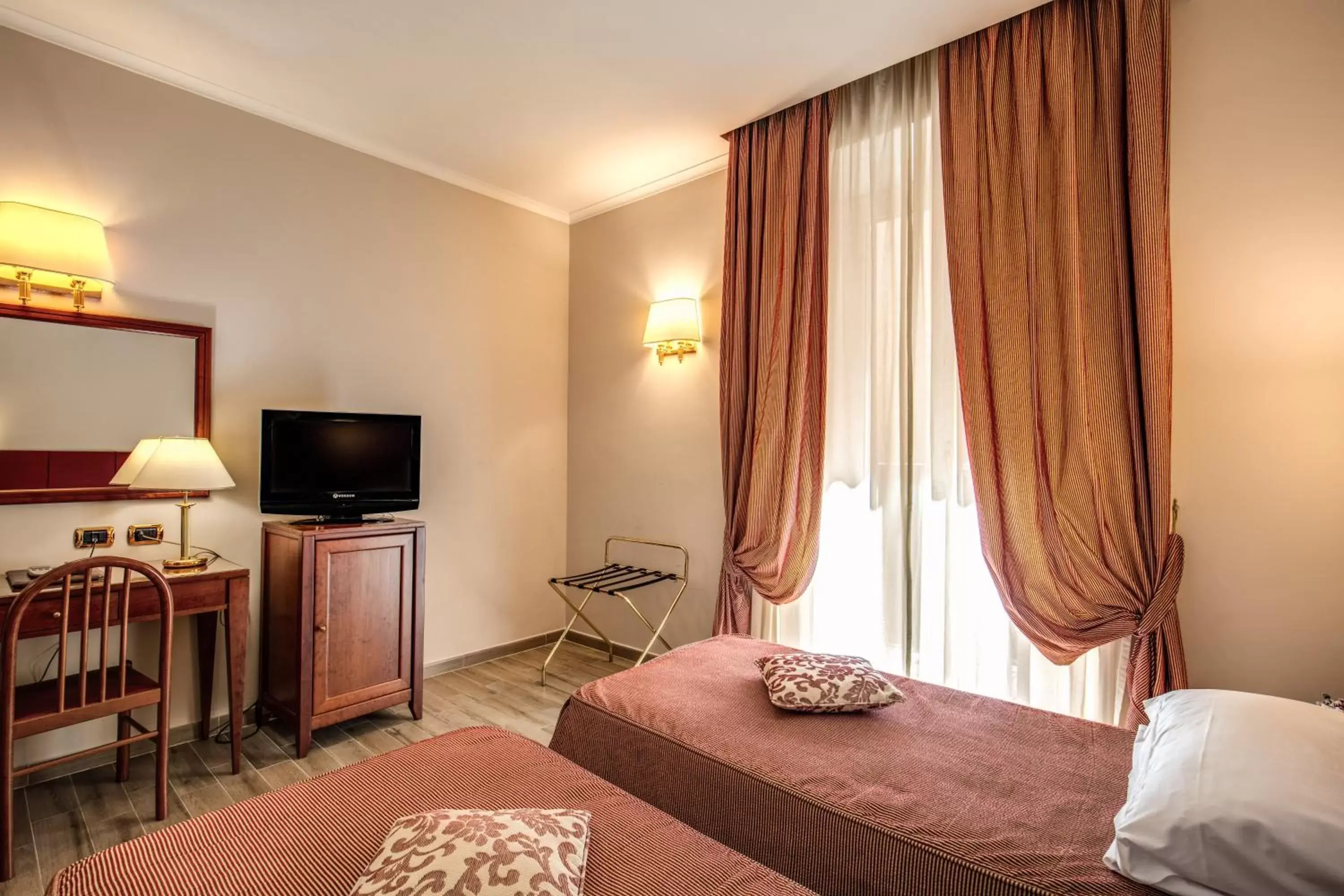 Bedroom, TV/Entertainment Center in Hotel Villafranca