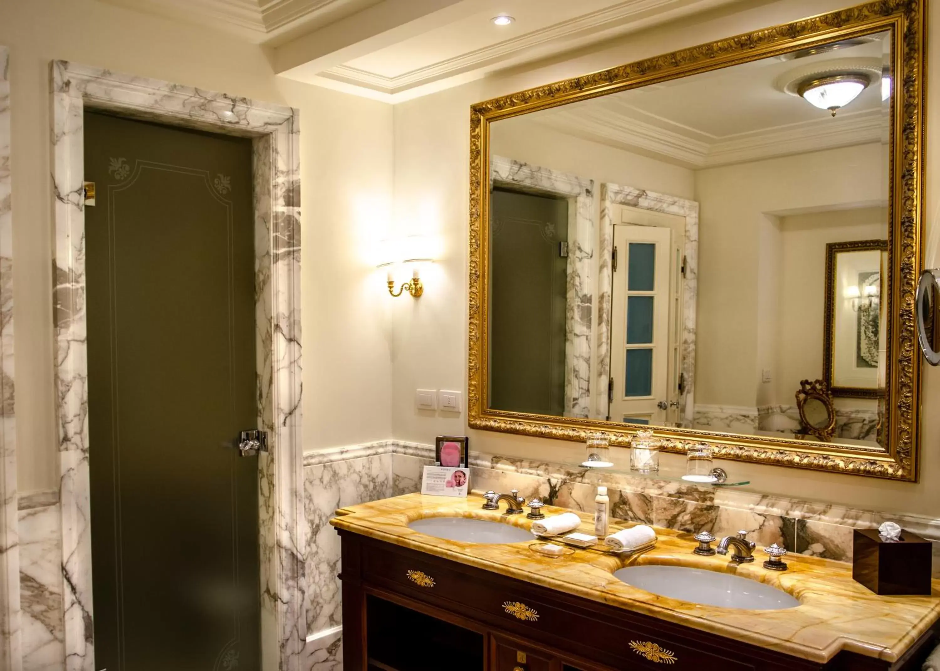 Shower, Bathroom in Four Seasons Hotel Firenze