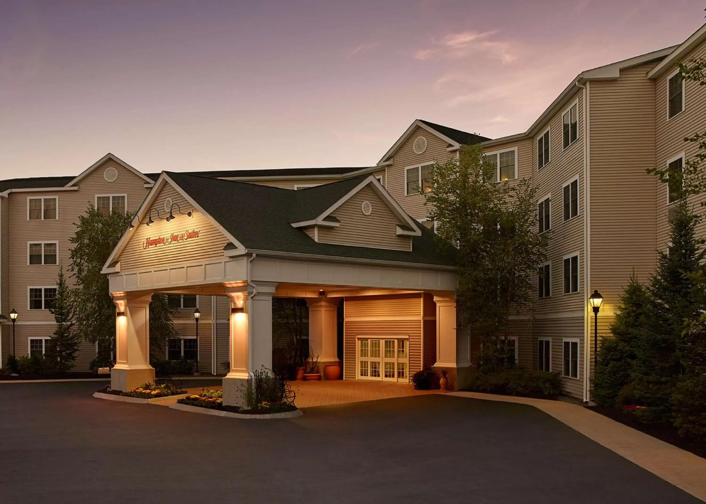 Property building in Hampton Inn & Suites North Conway Property building in Hampton Inn & Suites North Conway