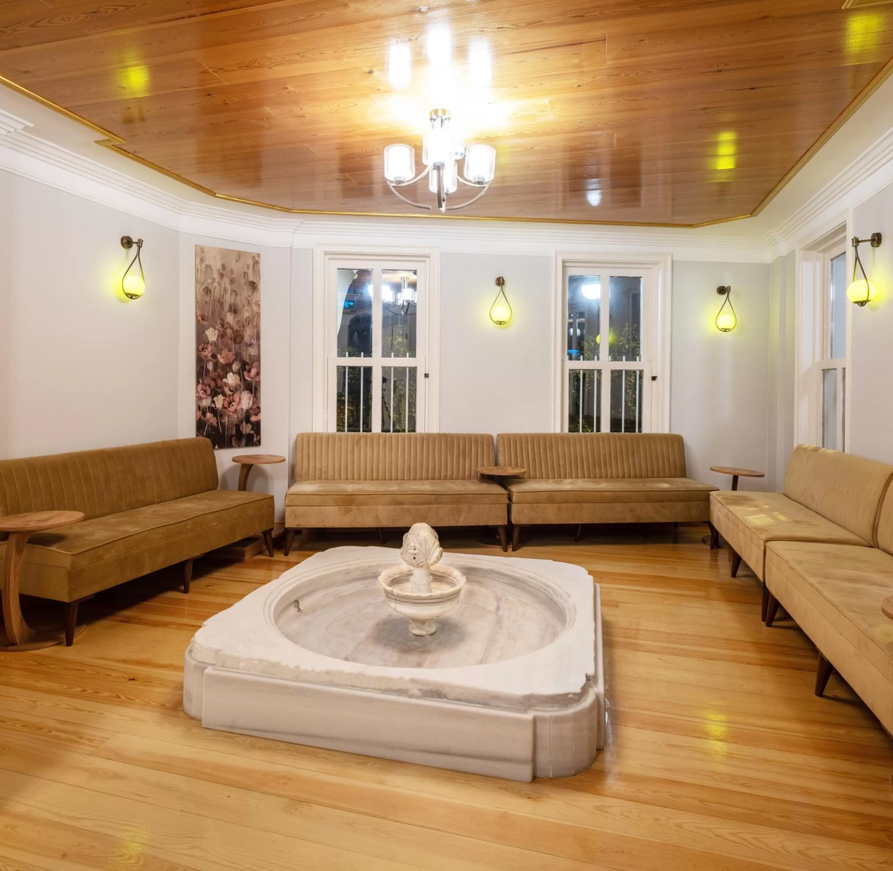 Seating area in HOME QUALITY HOTEL