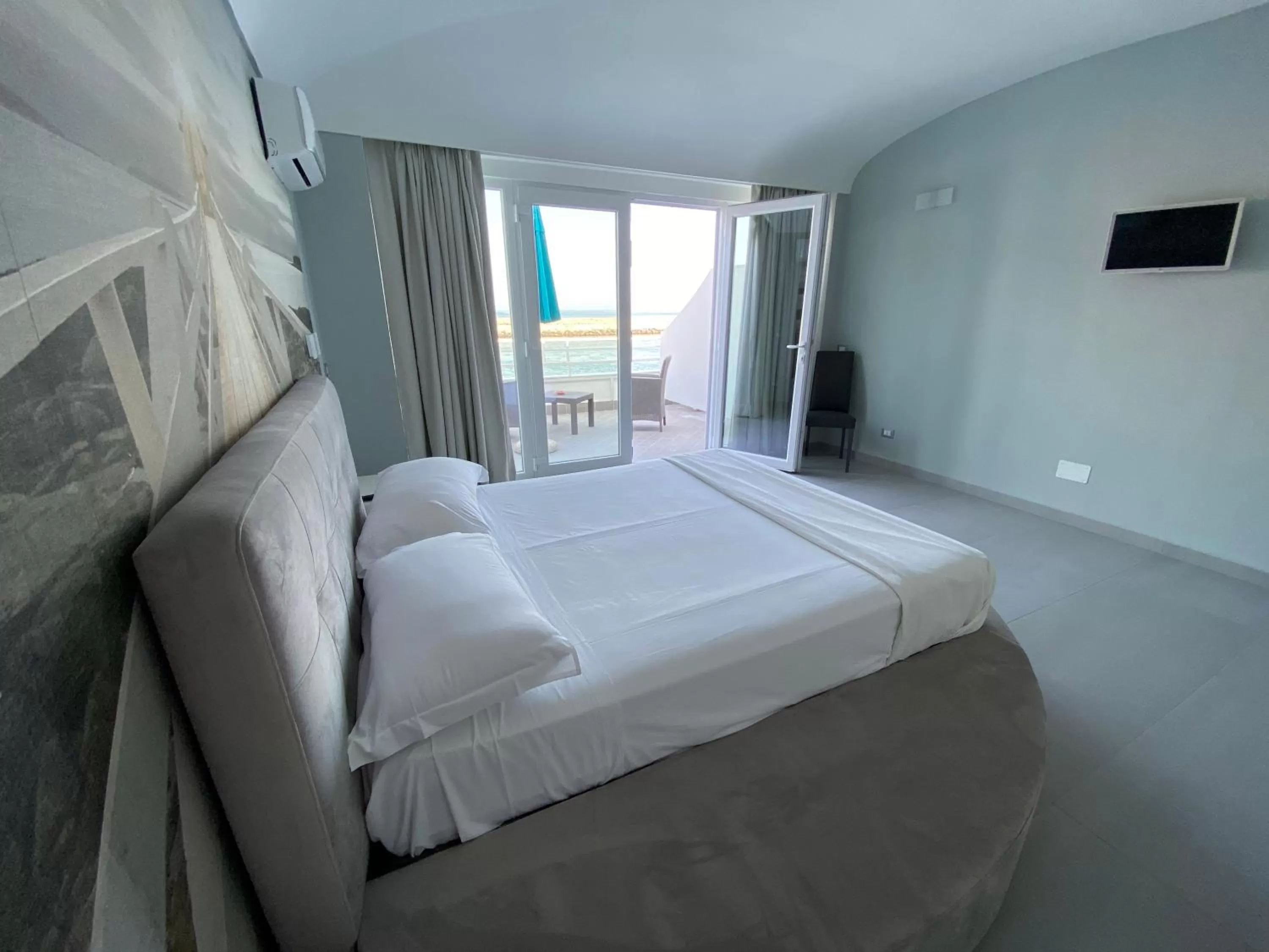 Bedroom, Bed in Clipper Suite