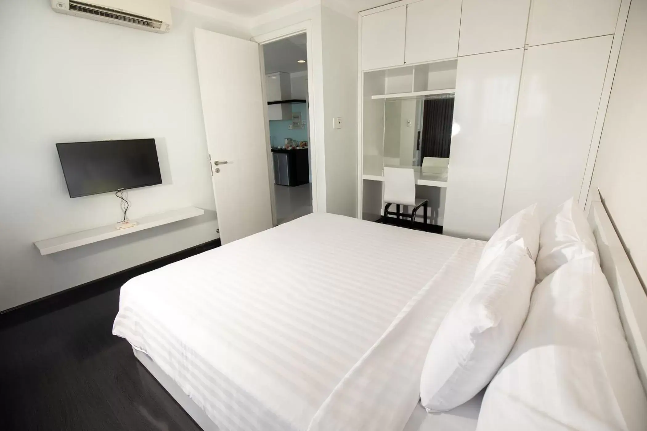 Bedroom, Bed in Becamex Hotel Thu Dau Mot