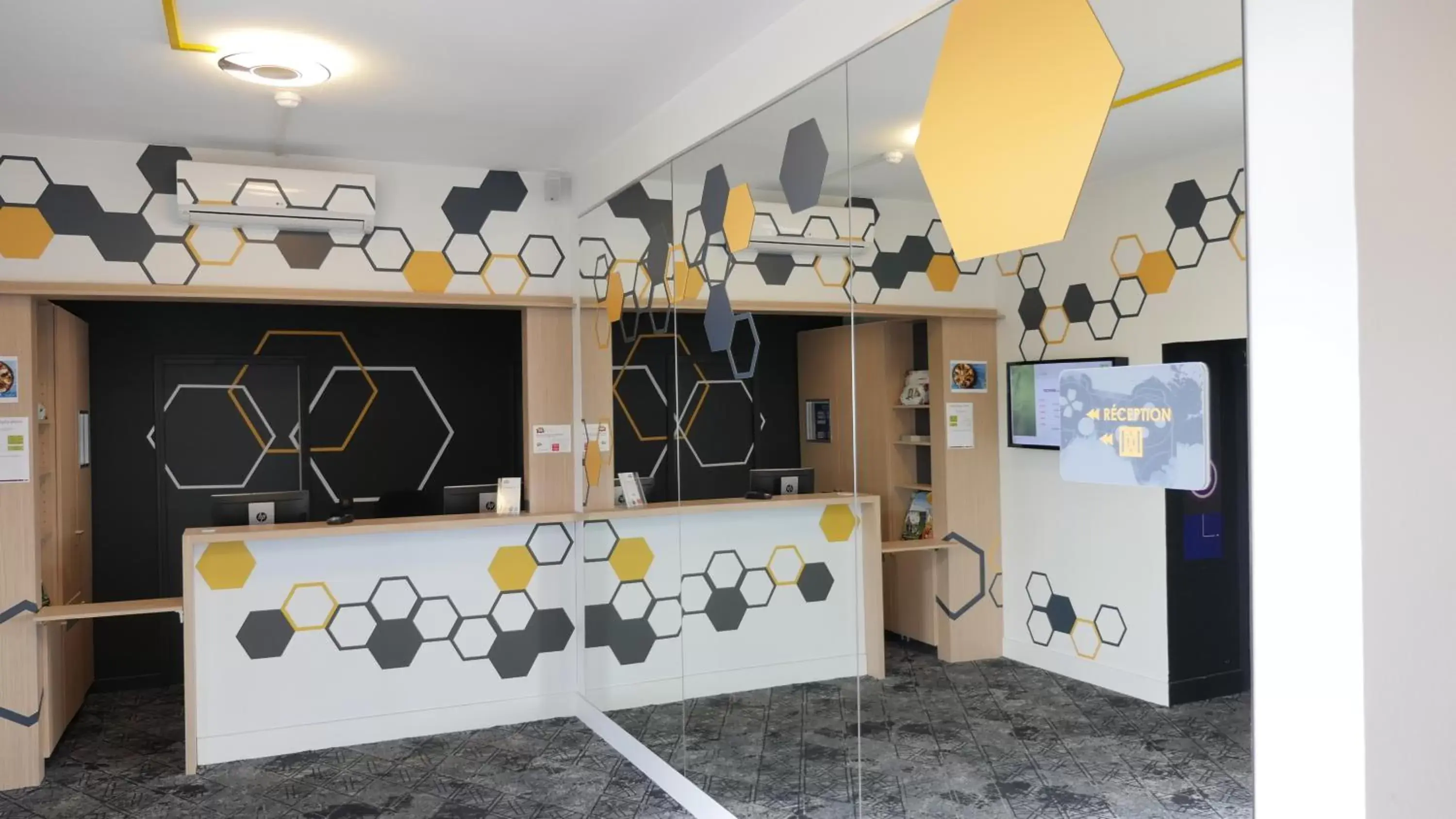 Lobby or reception in ibis Styles Poitiers Nord Lobby or reception in ibis Styles Poitiers Nord
