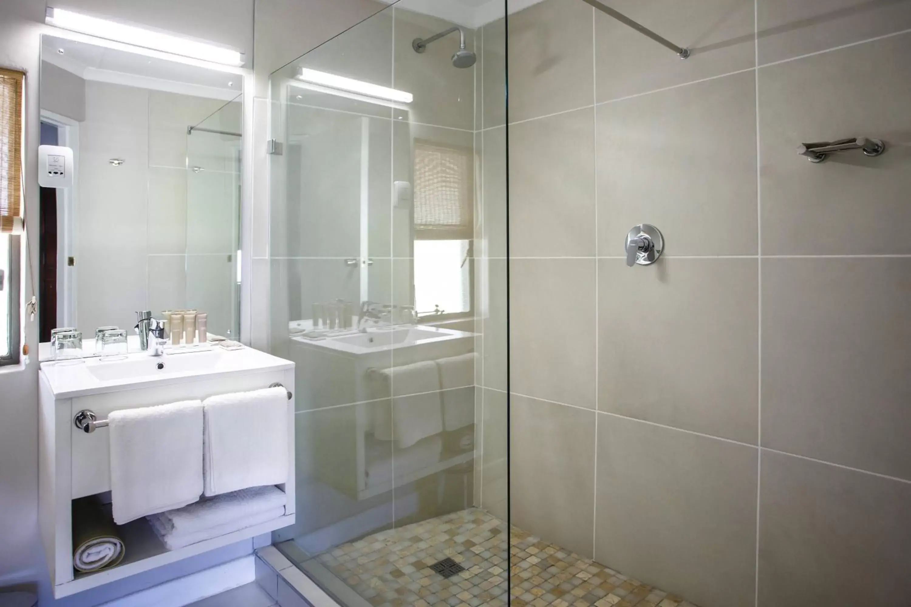 Bathroom in Protea Hotel by Marriott Oudtshoorn Riempie Estate