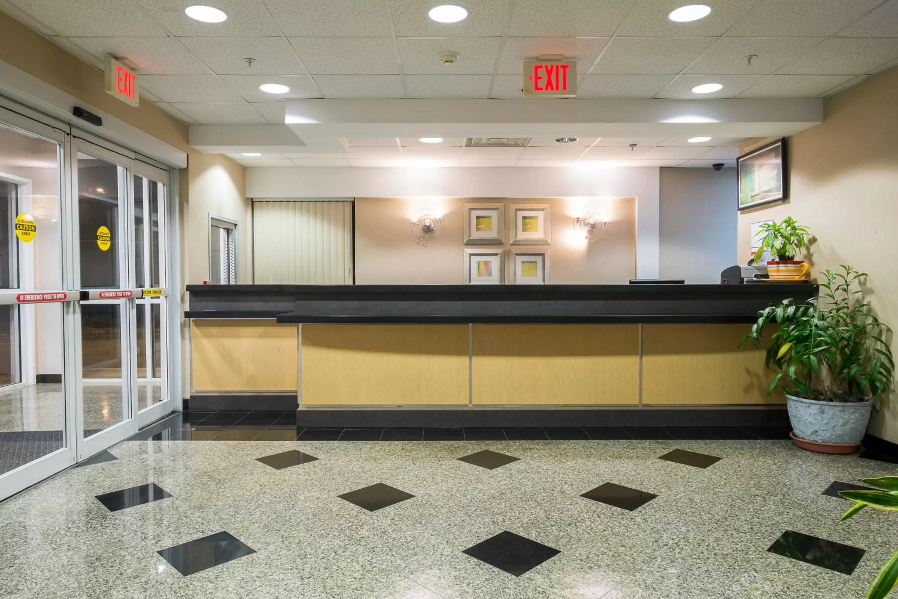 Lobby or reception in Red Roof Inn & Suites Philadelphia - Bellmawr