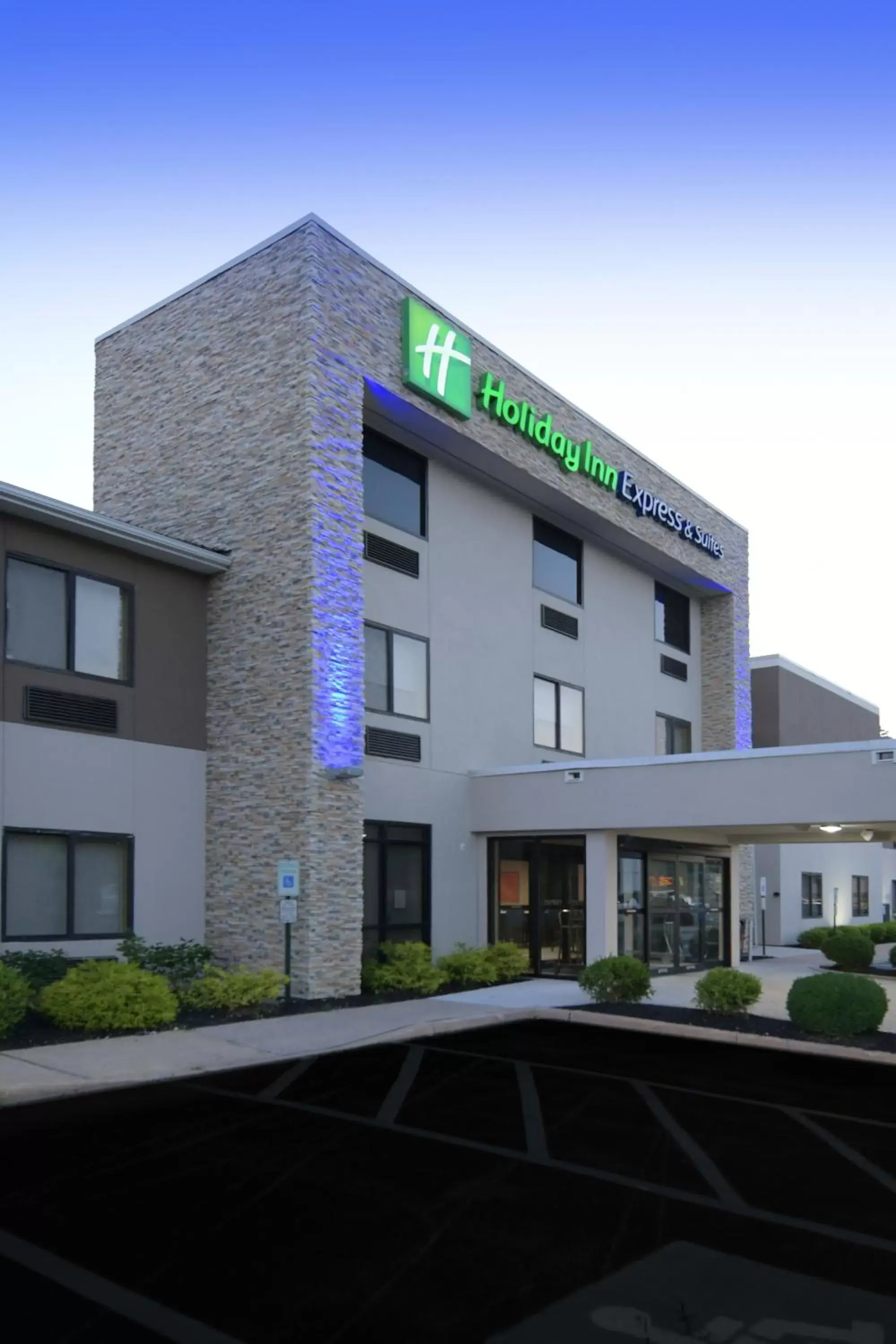 Property Building in Holiday Inn Express & Suites - Williamstown - Glassboro, an IHG Hotel