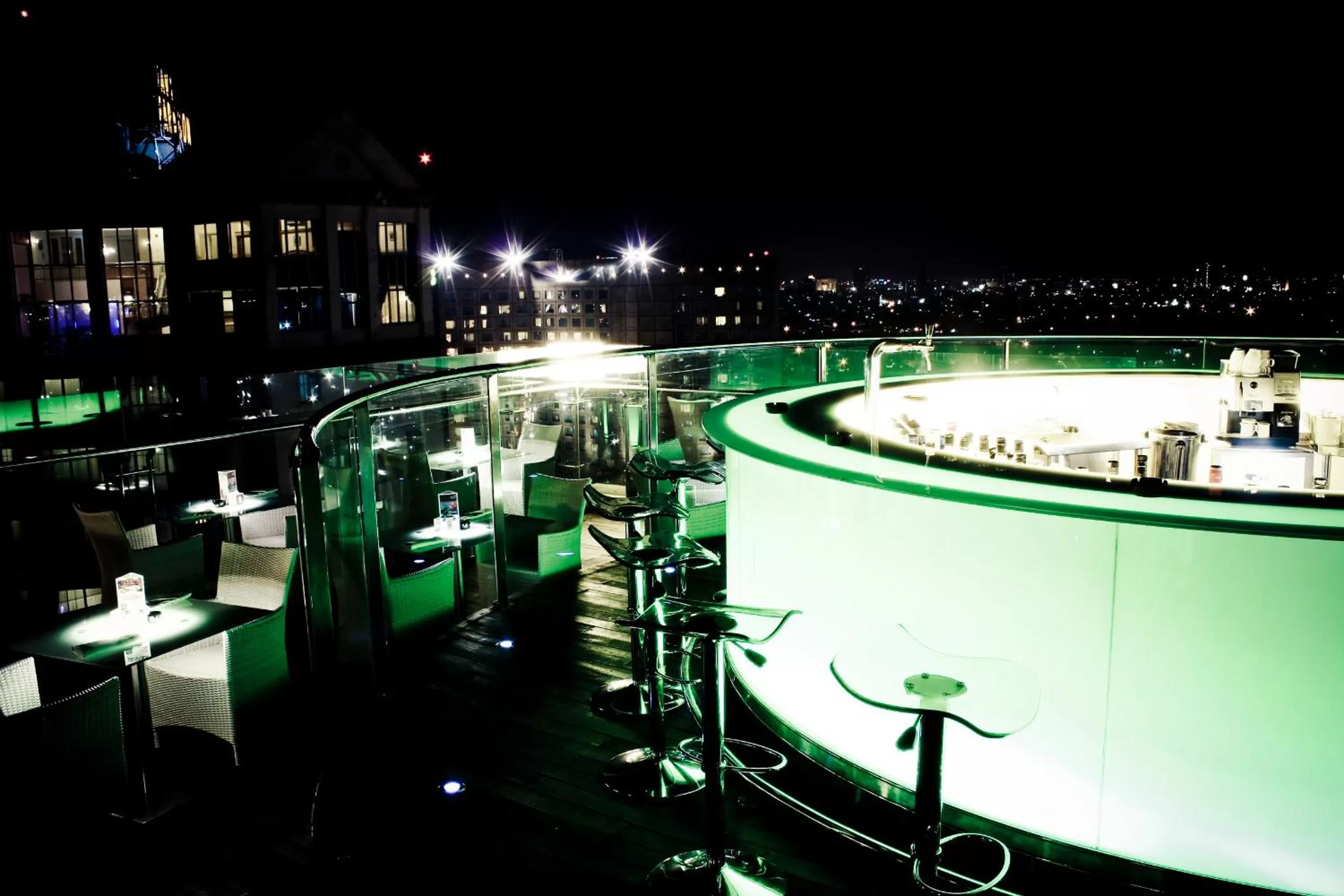 Restaurant/places to eat in Java Paragon Hotel & Residences