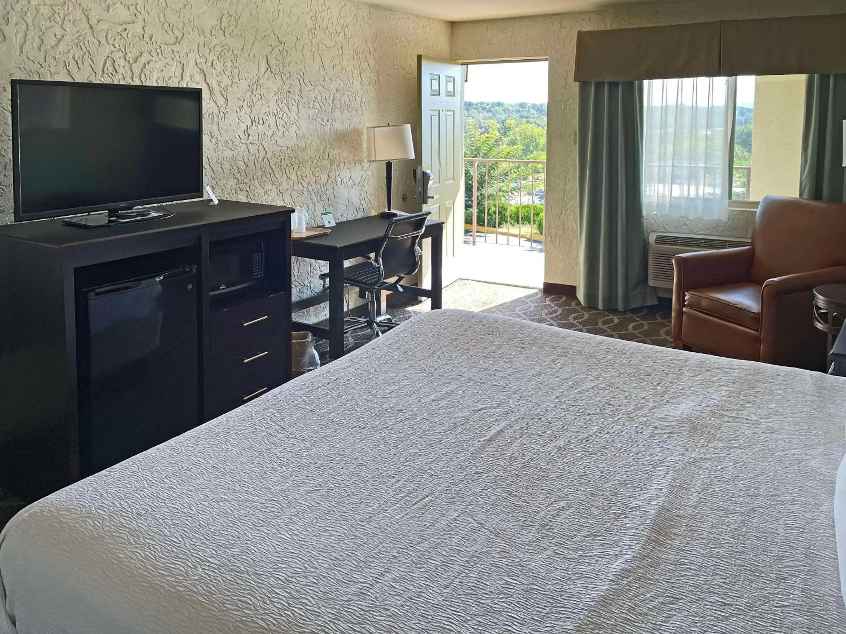 Bedroom, Bed in Quality Inn Clinton North Bedroom, Bed in Quality Inn Clinton North