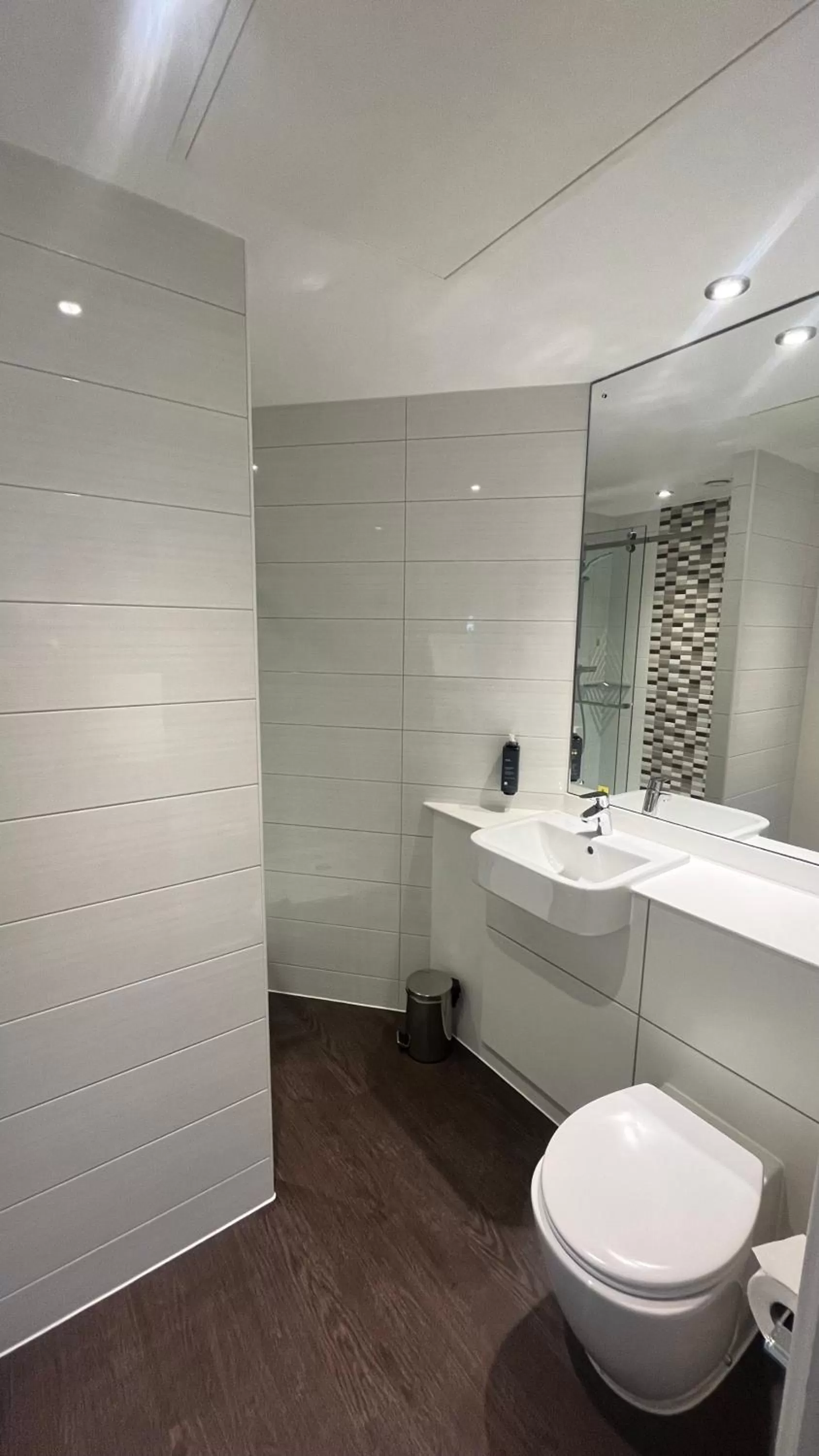 Bathroom in Maldron Hotel Finsbury Park, London