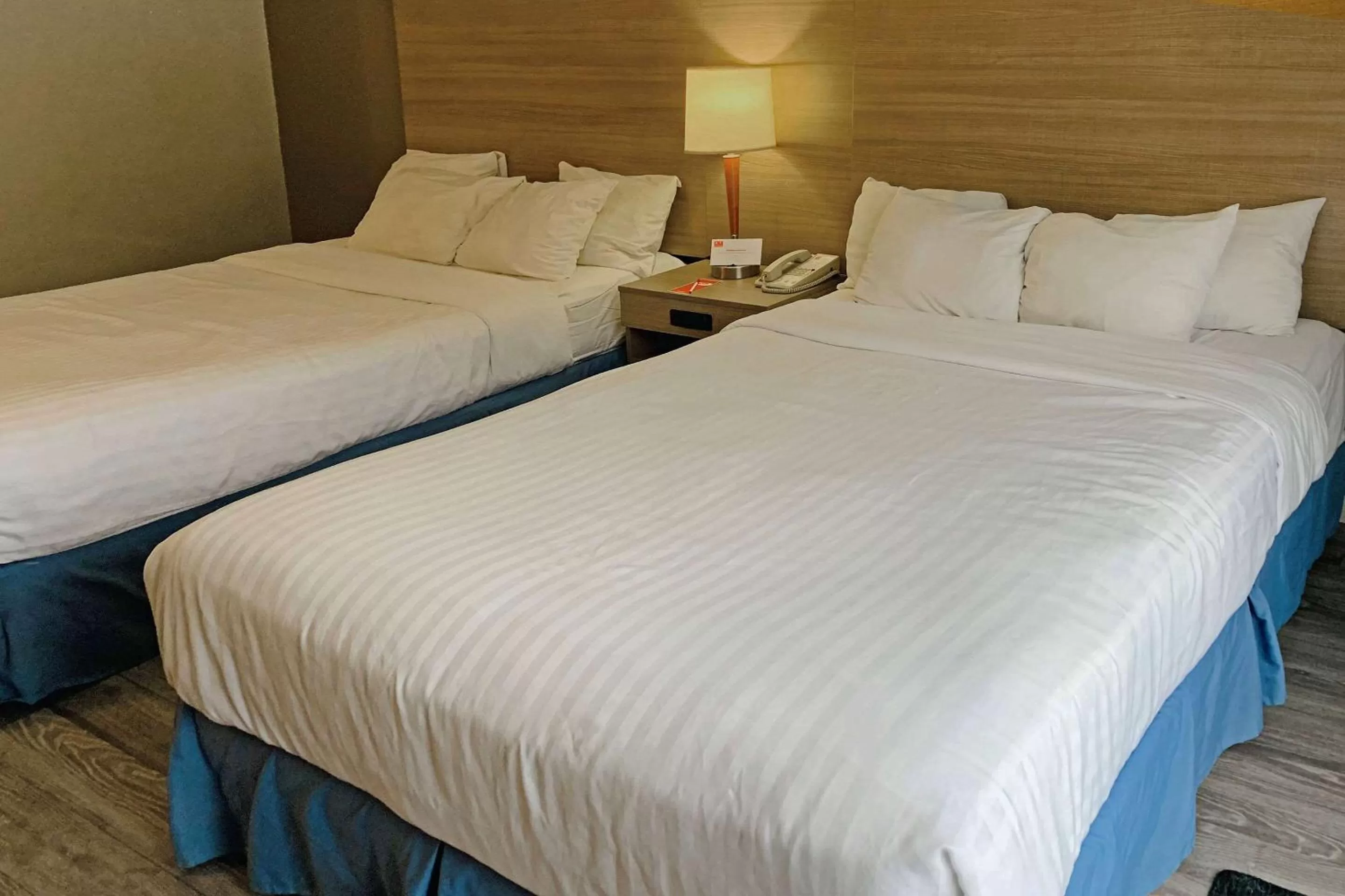 Photo of the whole room, Bed in Econo Lodge Airport Quebec