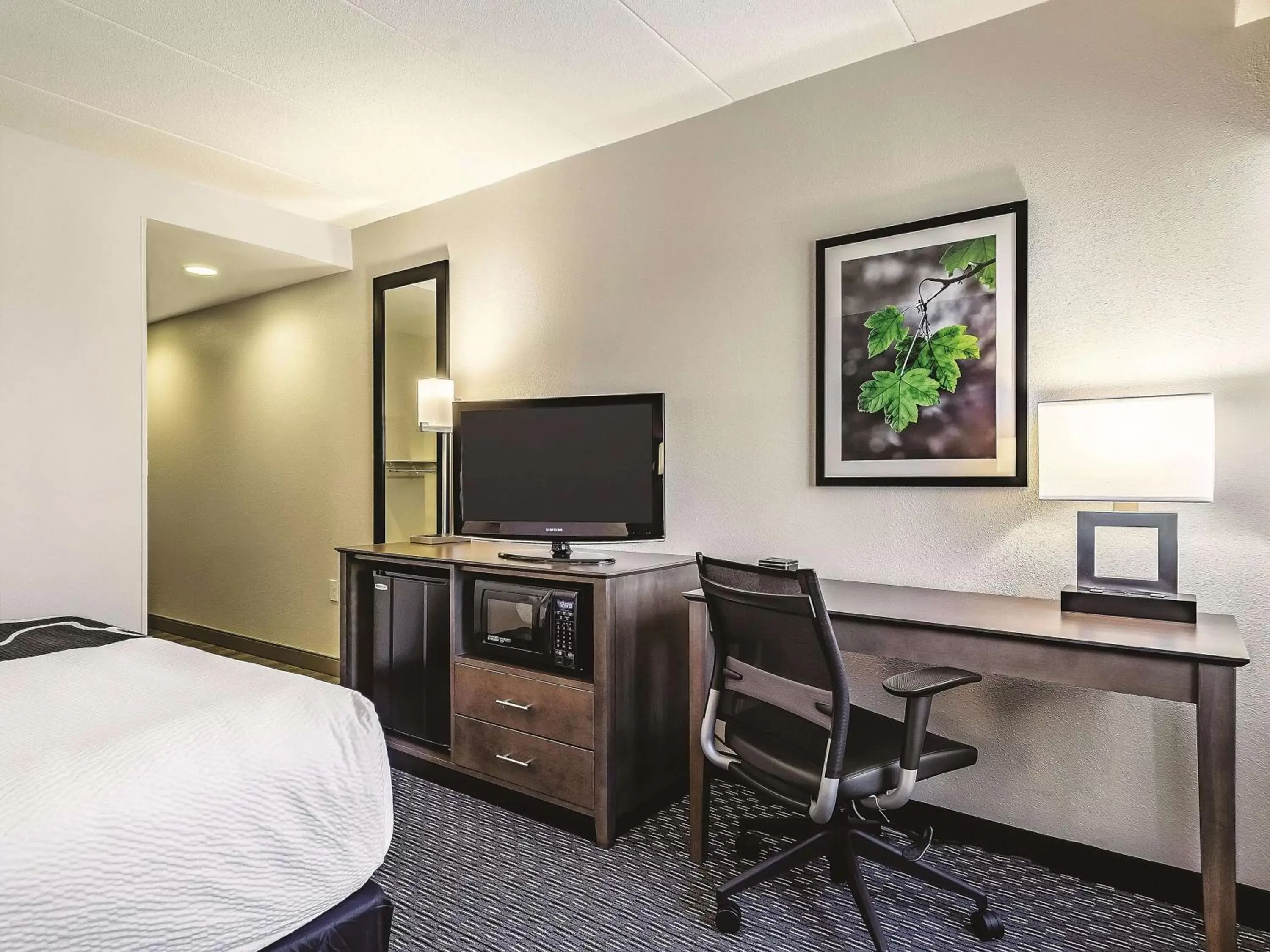 Photo of the whole room, TV/Entertainment Center in La Quinta by Wyndham Warwick Providence Airport